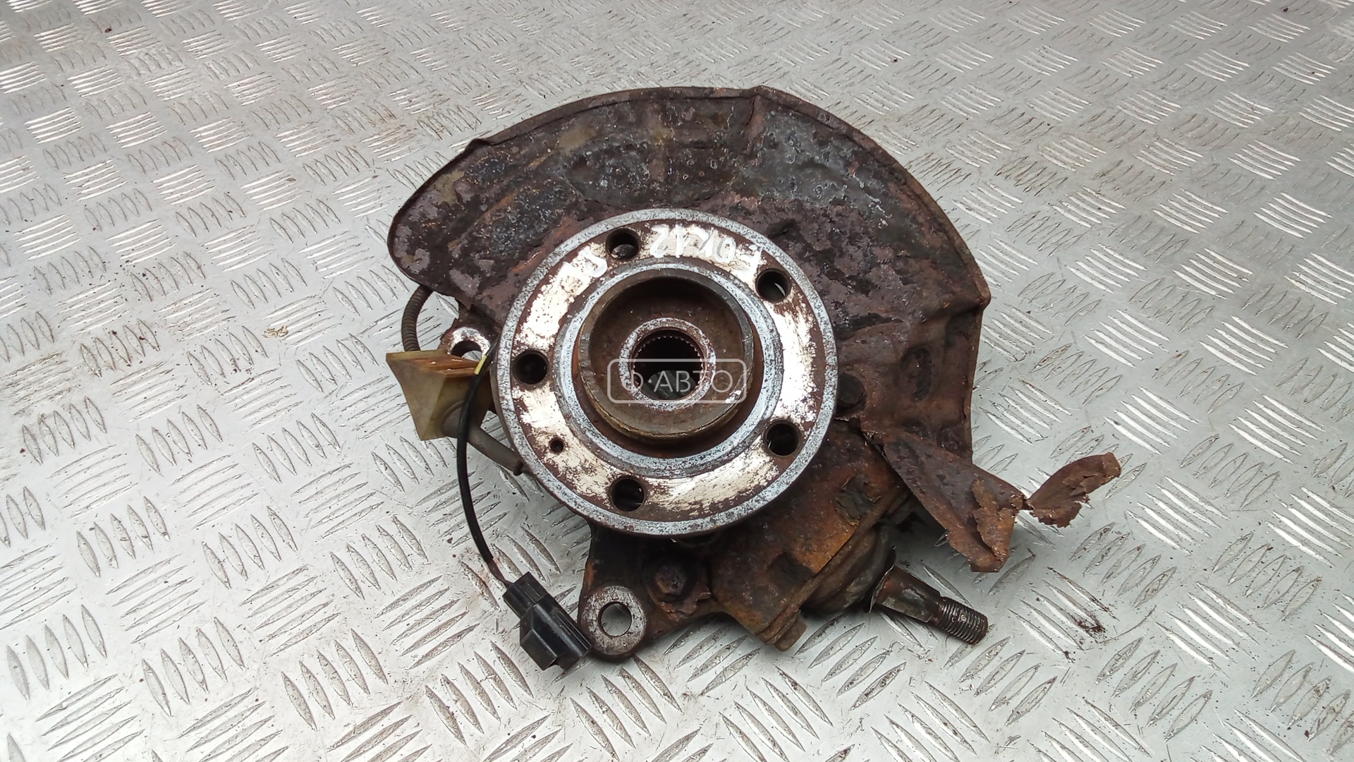 Ступица передняя левая