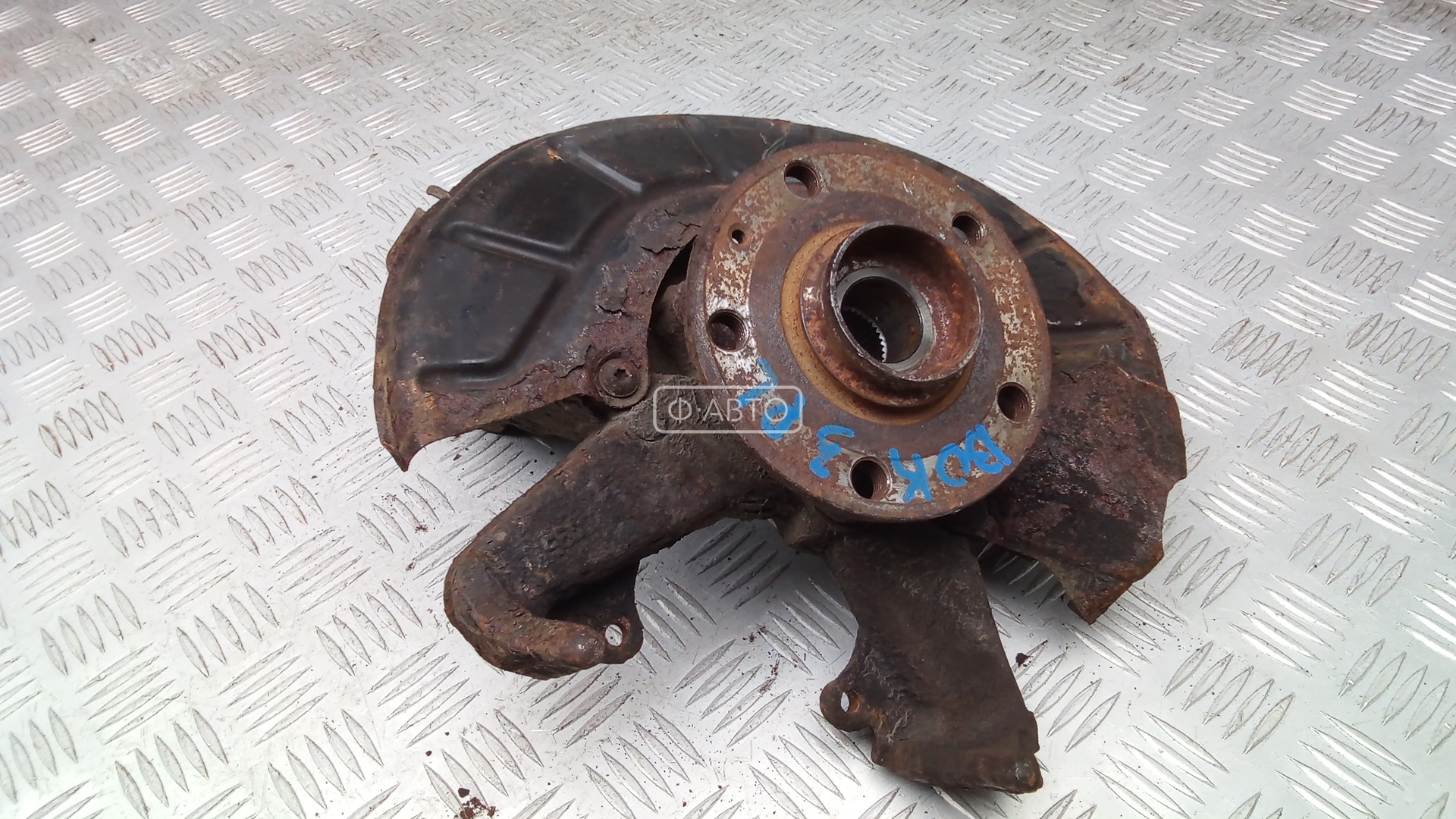 Ступица передняя левая