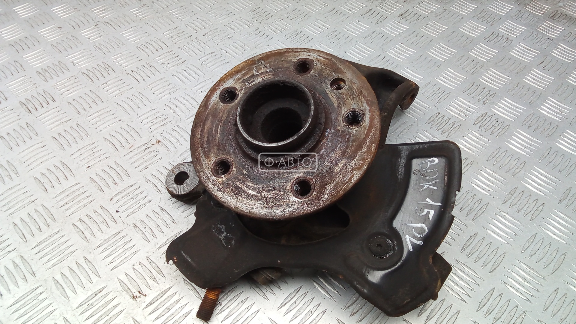 Ступица передняя левая