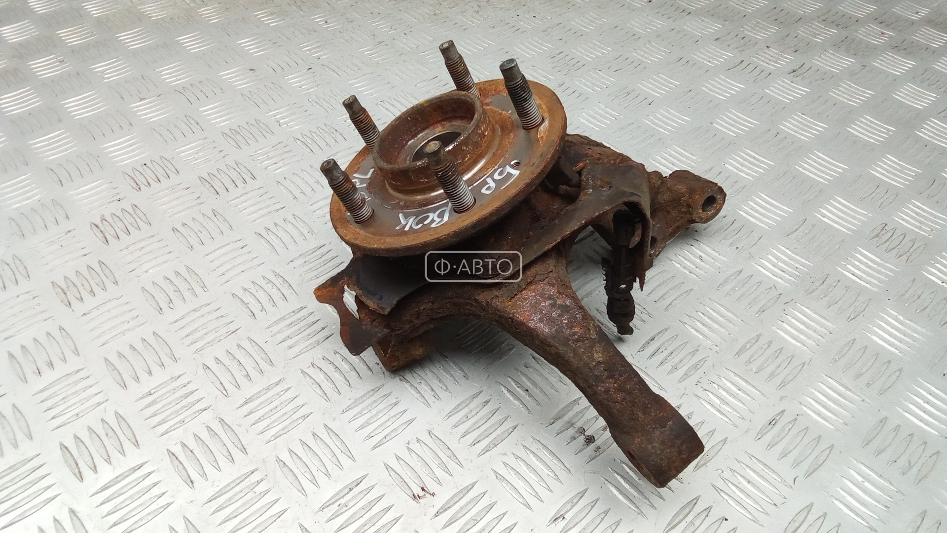 Ступица передняя левая