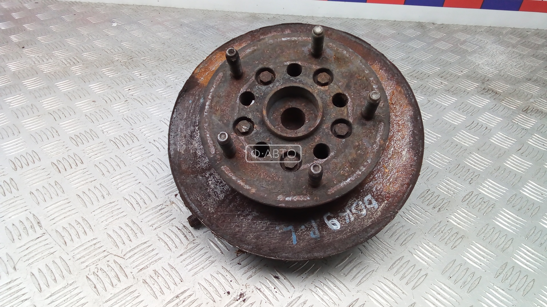 Ступица передняя левая