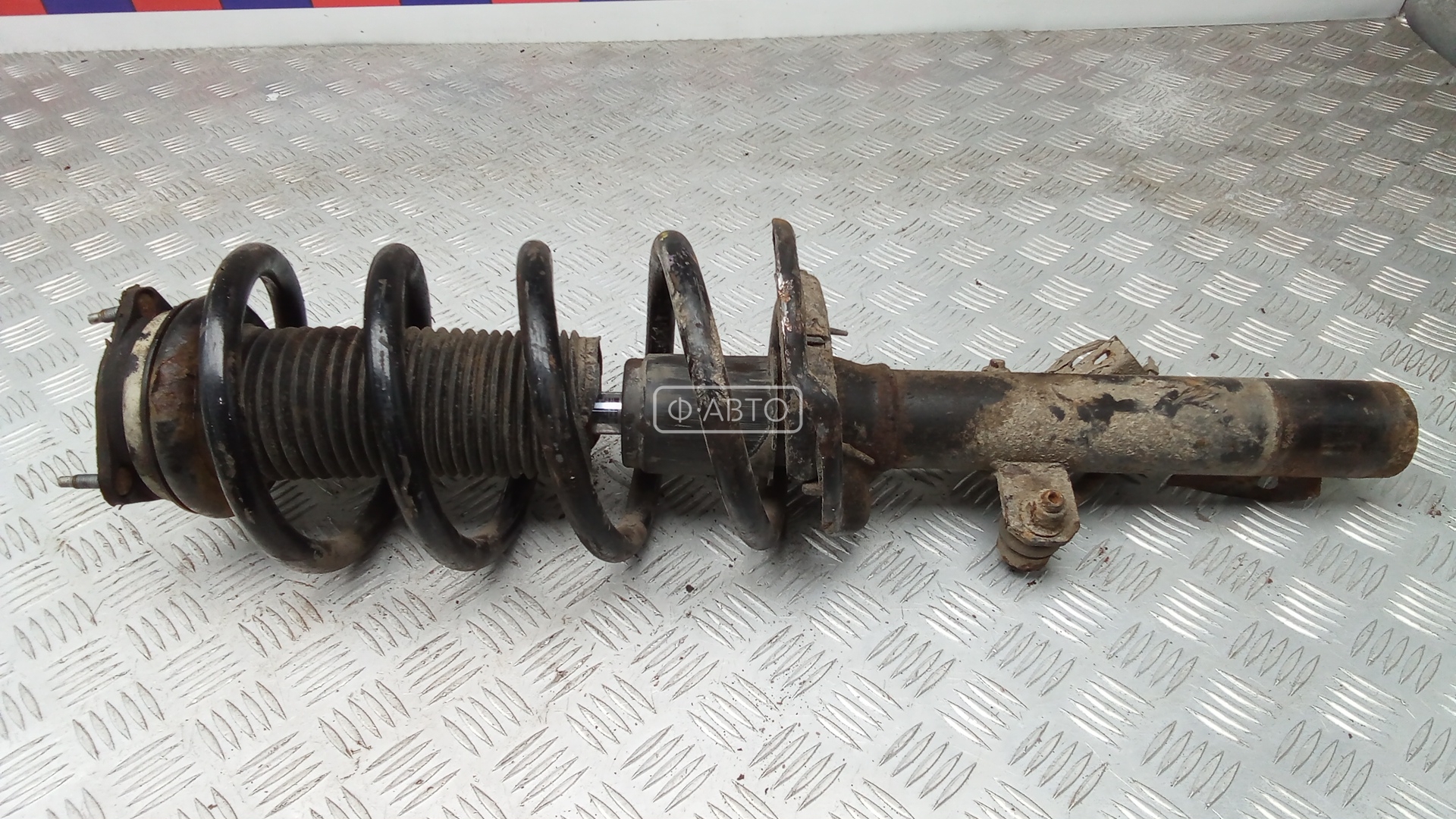 Стойка передняя правая