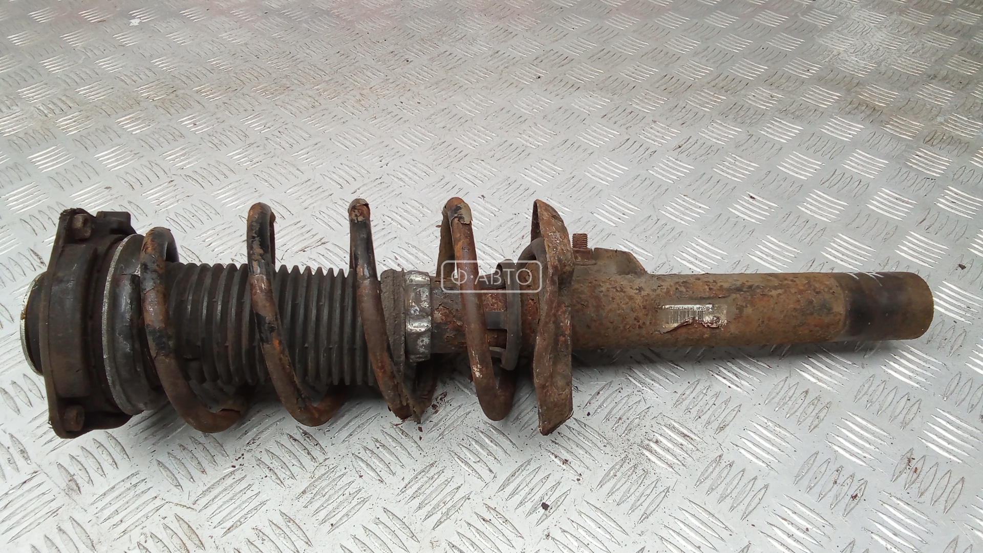 Стойка передняя правая