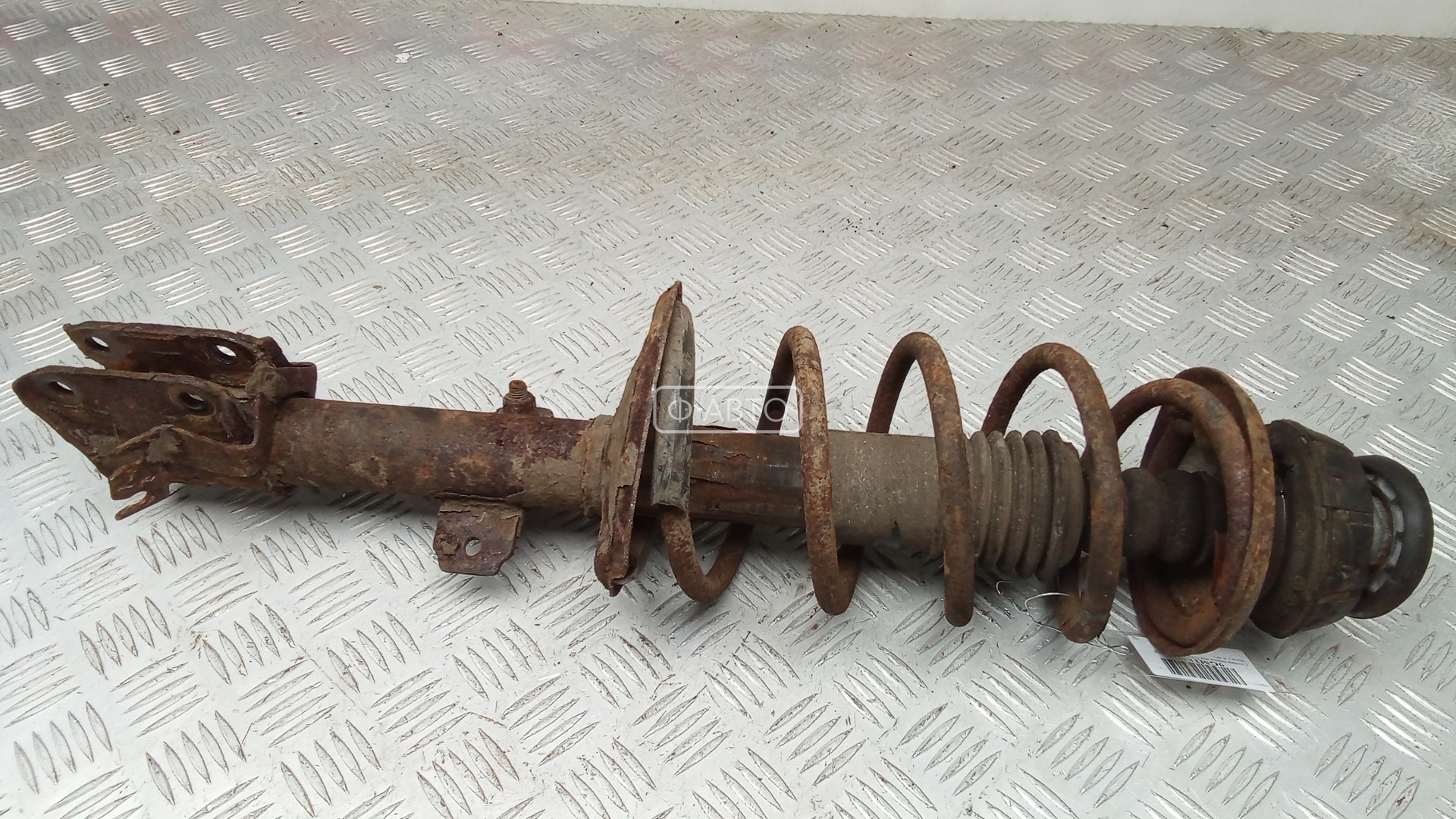 Стойка передняя левая