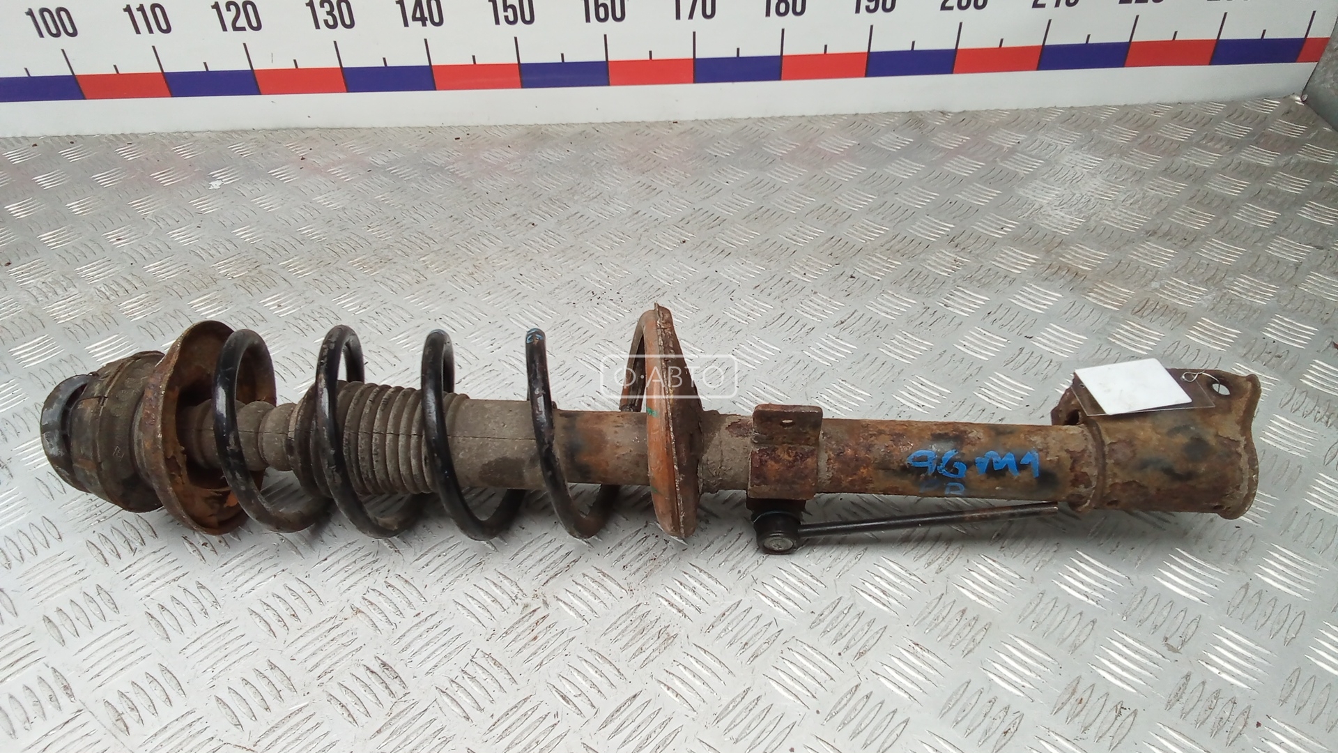 Стойка передняя правая