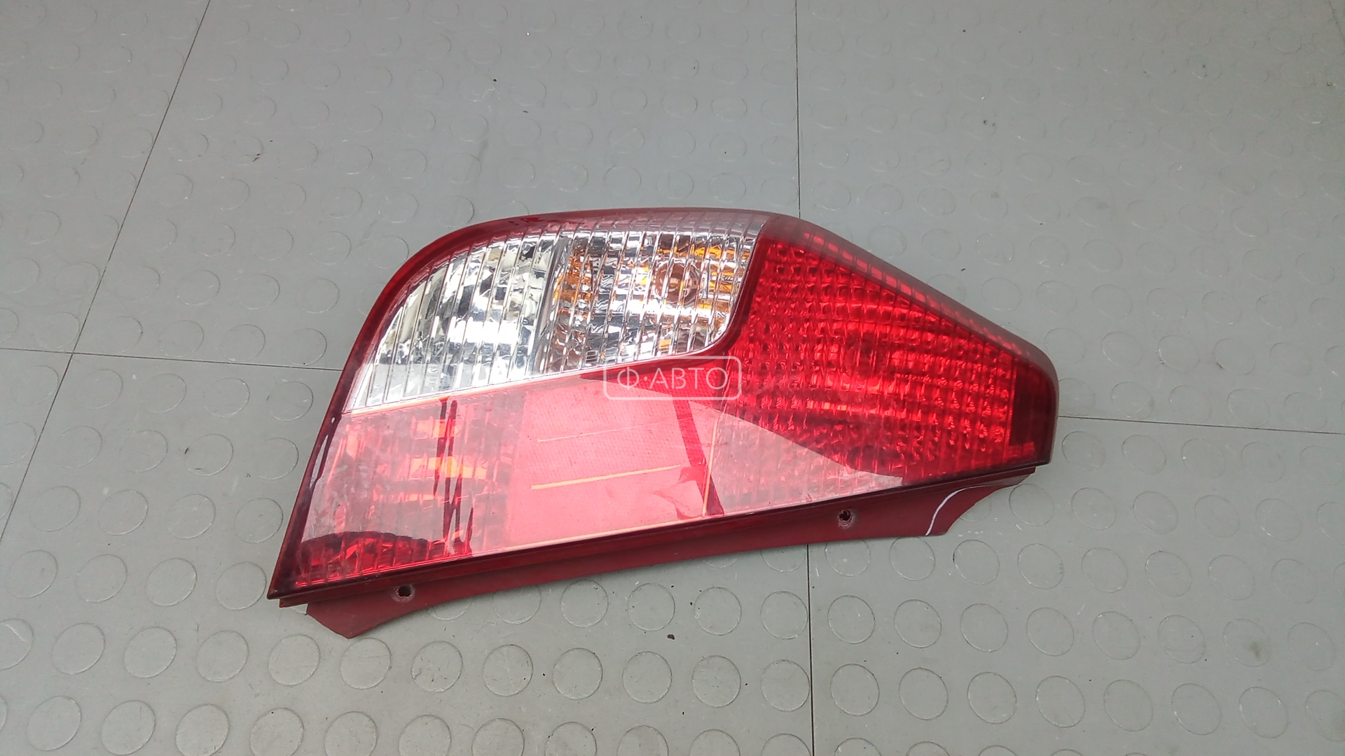 Фонарь задний левый