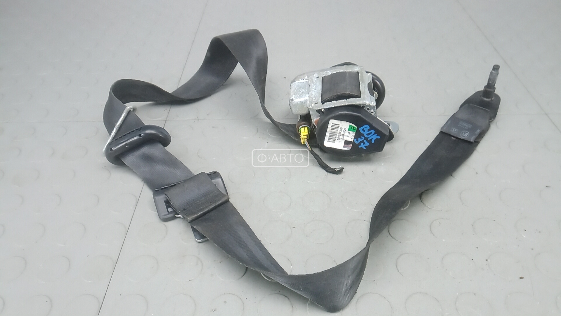 Ремень безопасности с пиропатроном сиденья переднего