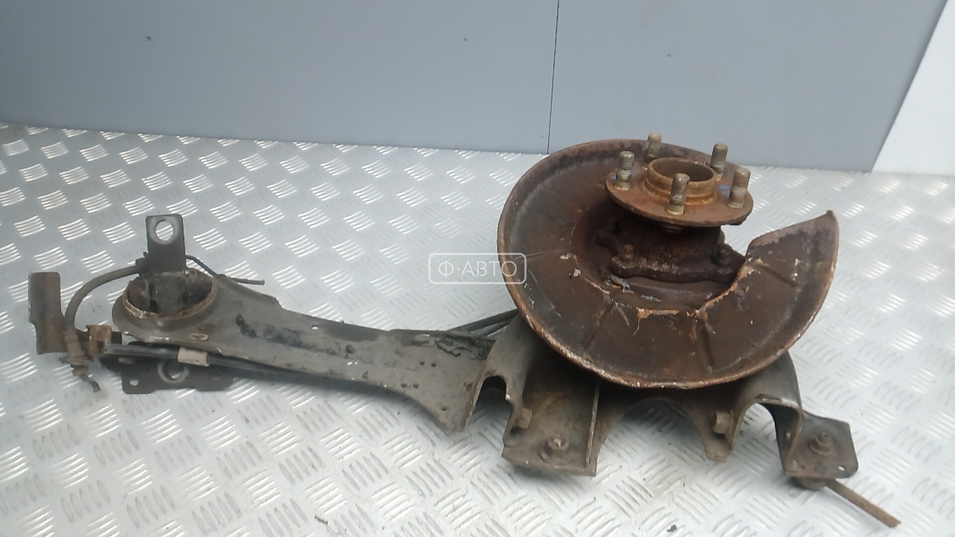 Ступица задняя левая