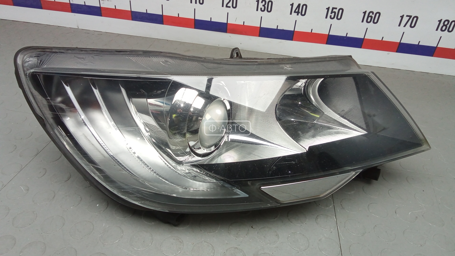 Фара правая