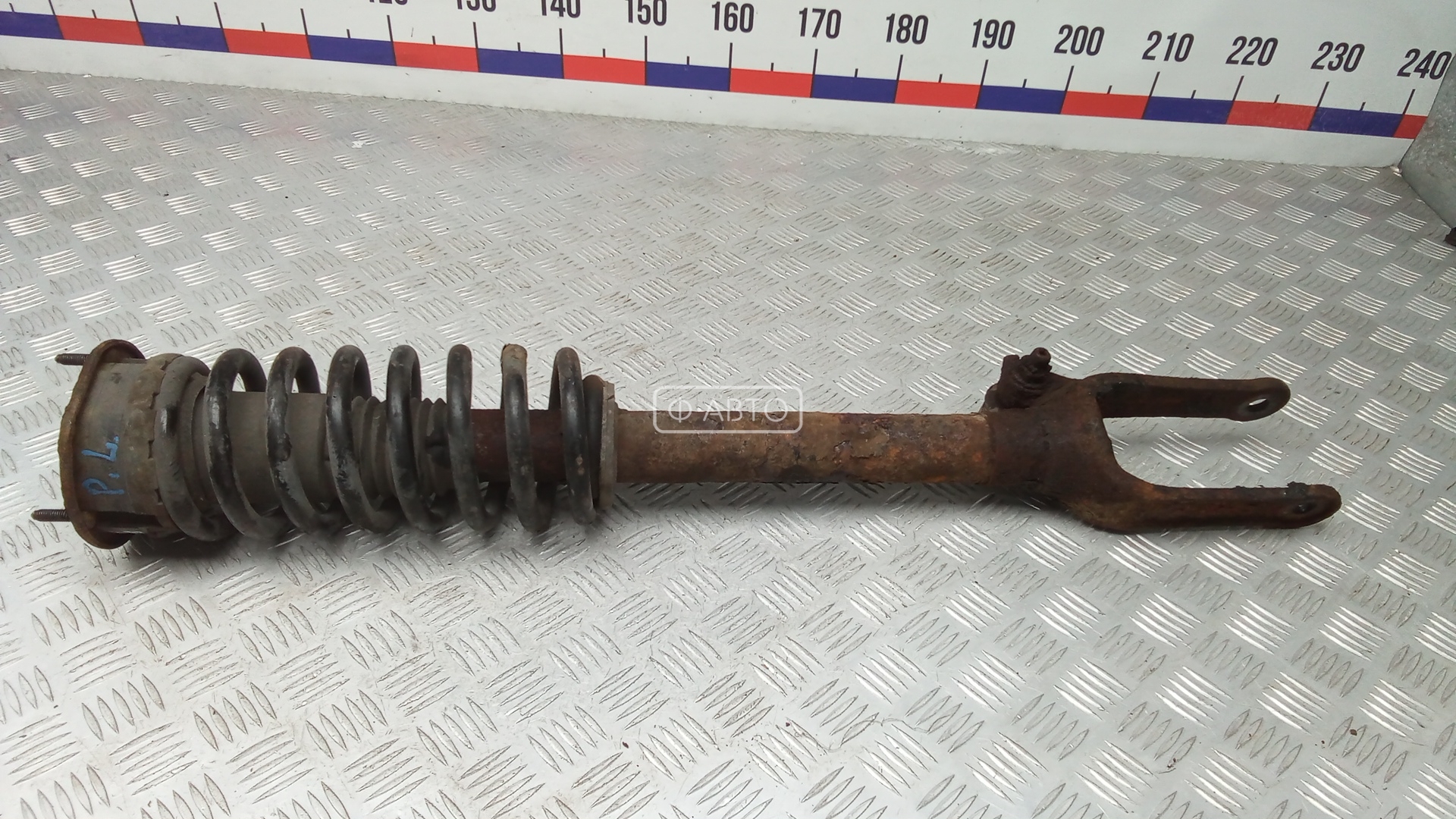 Стойка передняя левая