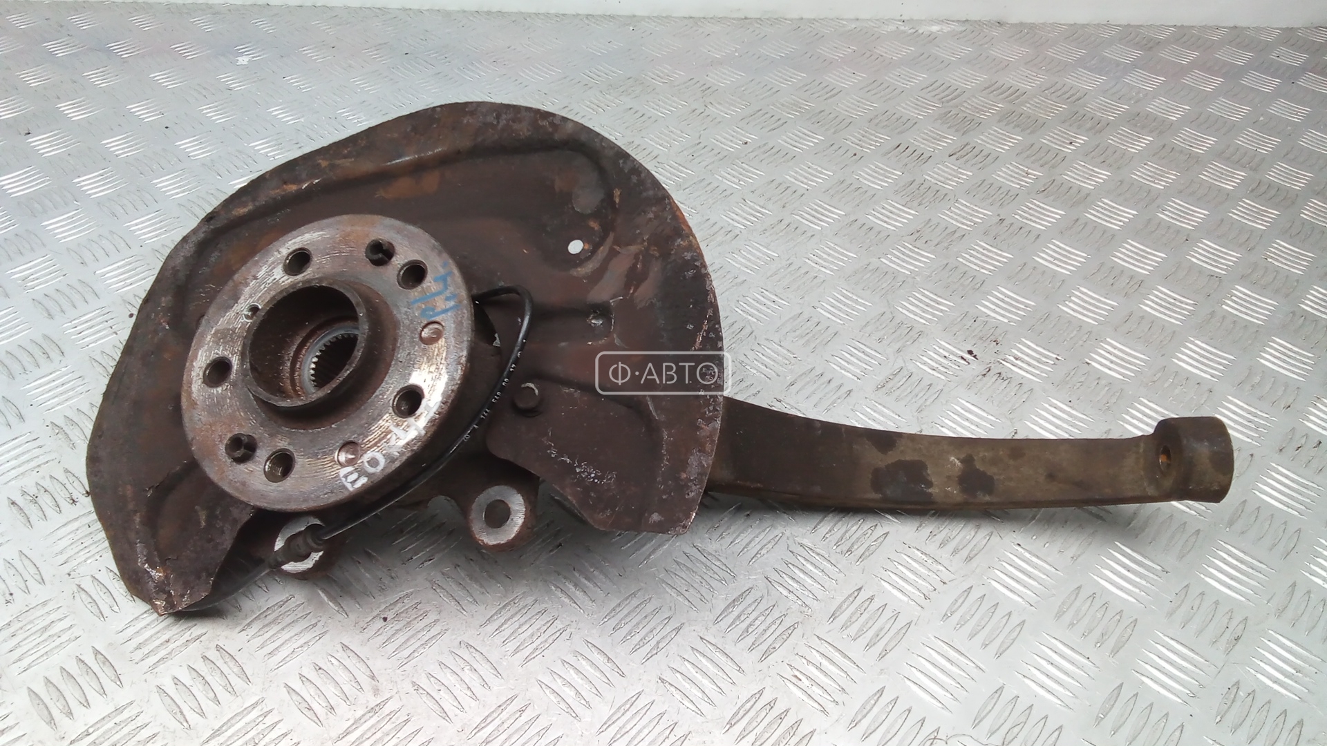 Ступица передняя левая