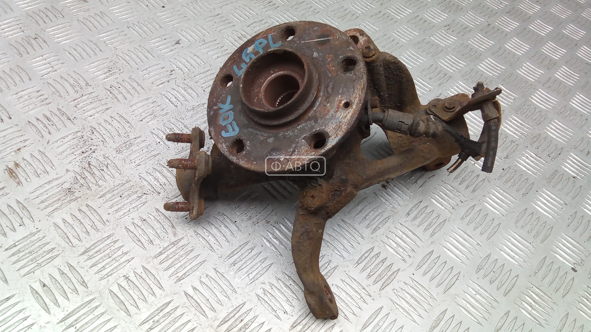 Ступица передняя левая