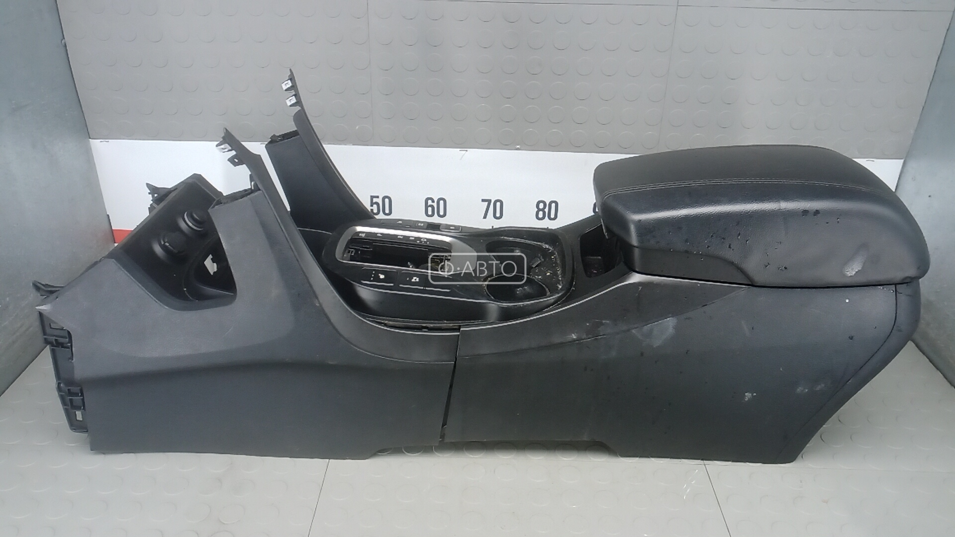 Подлокотник центральный