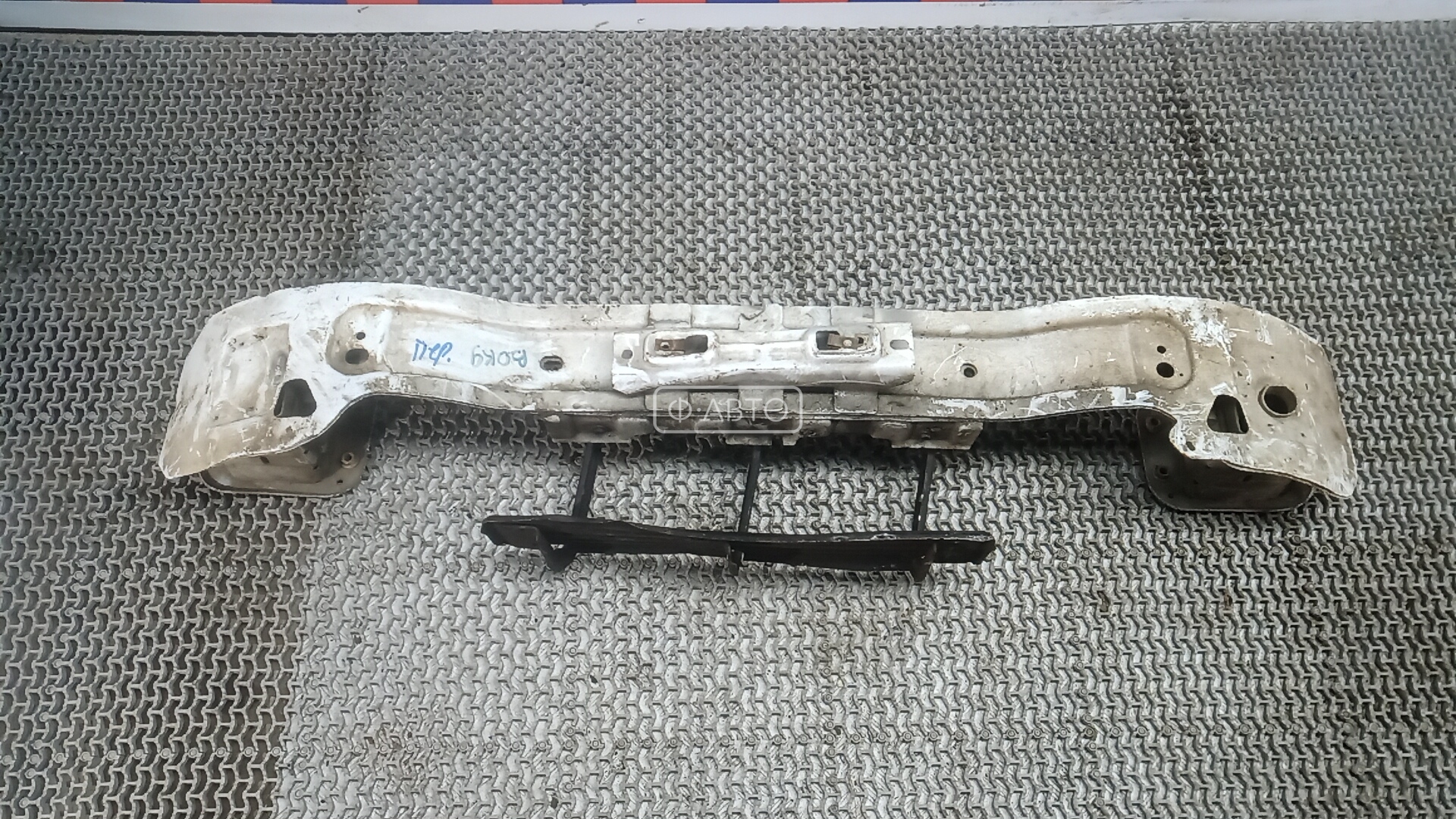 Усилитель бампера передний (кронштейн)