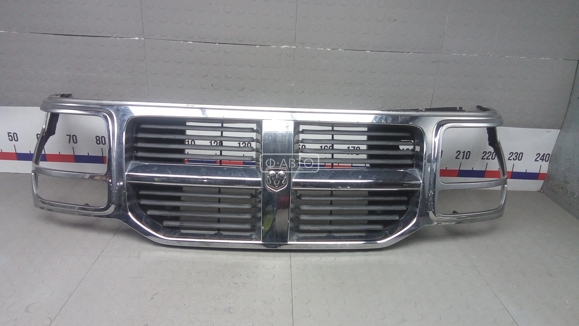 Решетка радиатора DODGE NITRO