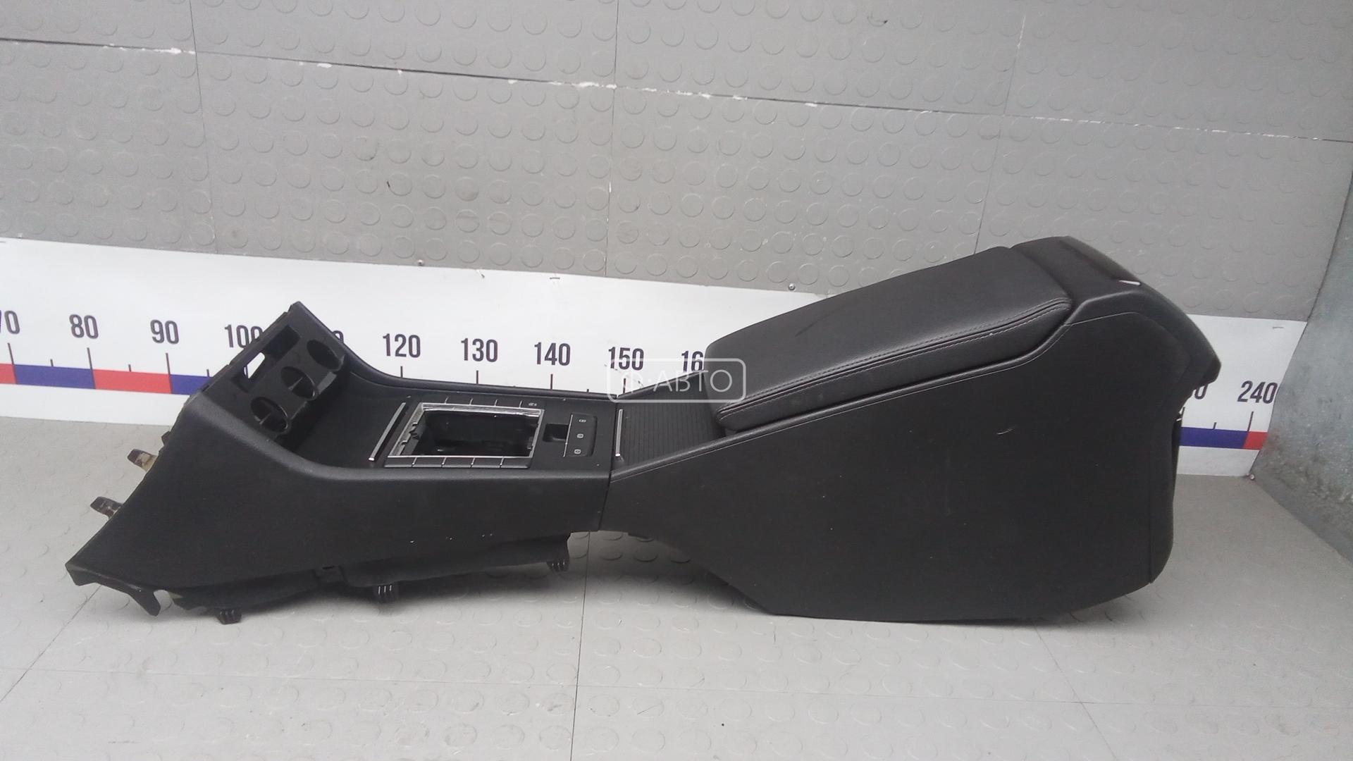 Подлокотник центральный