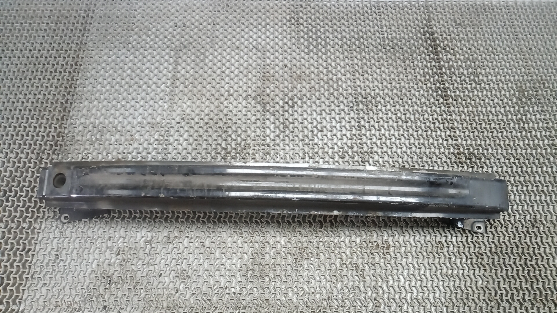 Усилитель бампера задний