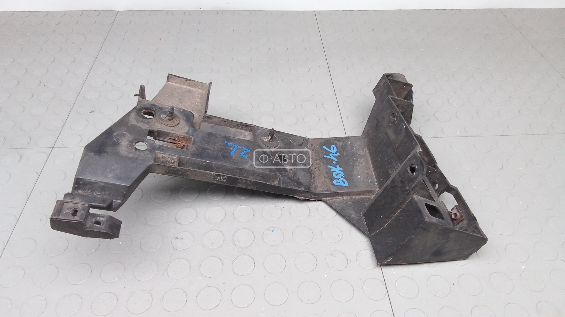 Крепление бампера заднее