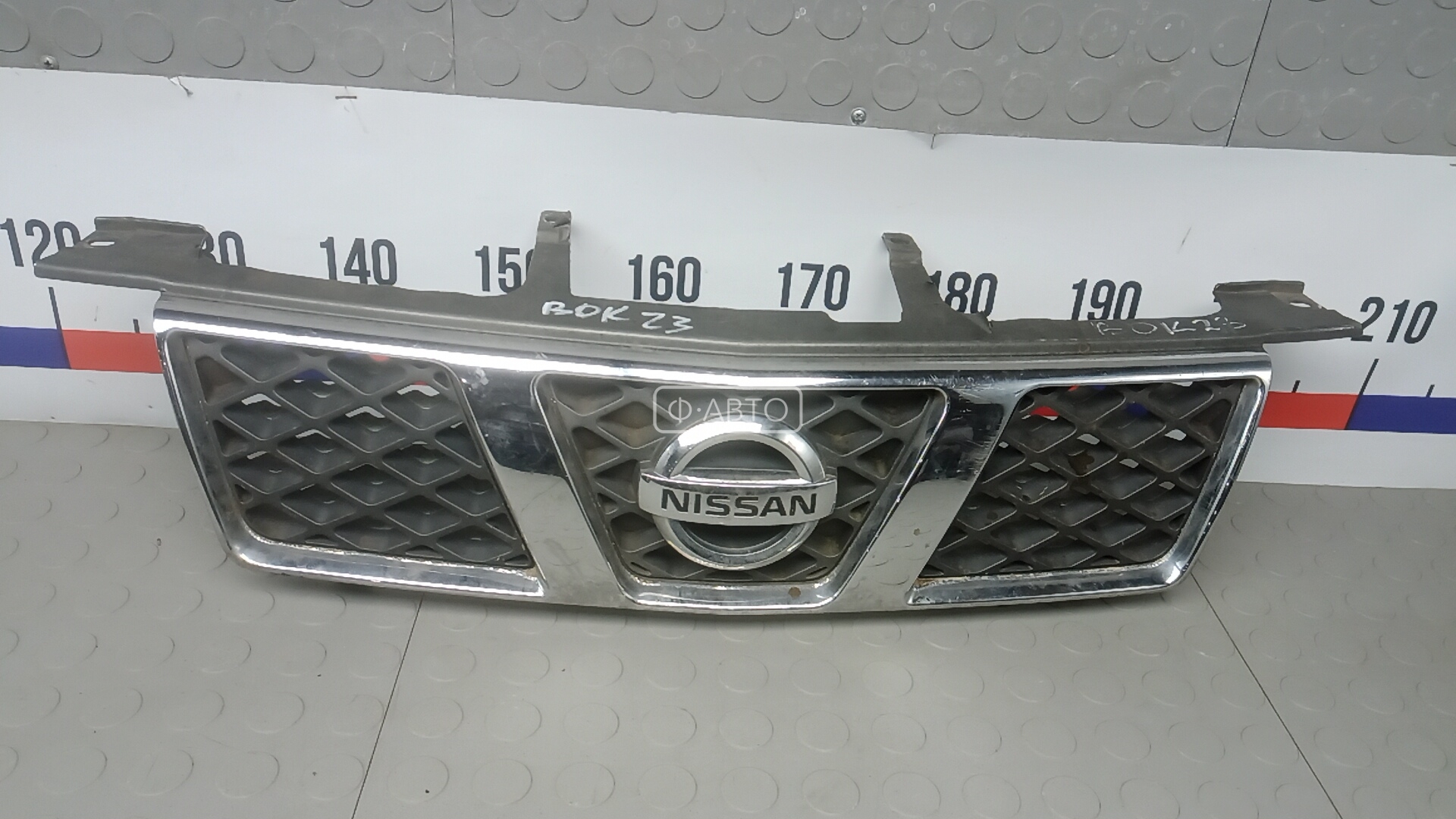 Решетка радиатора NISSAN X-TRAIL
