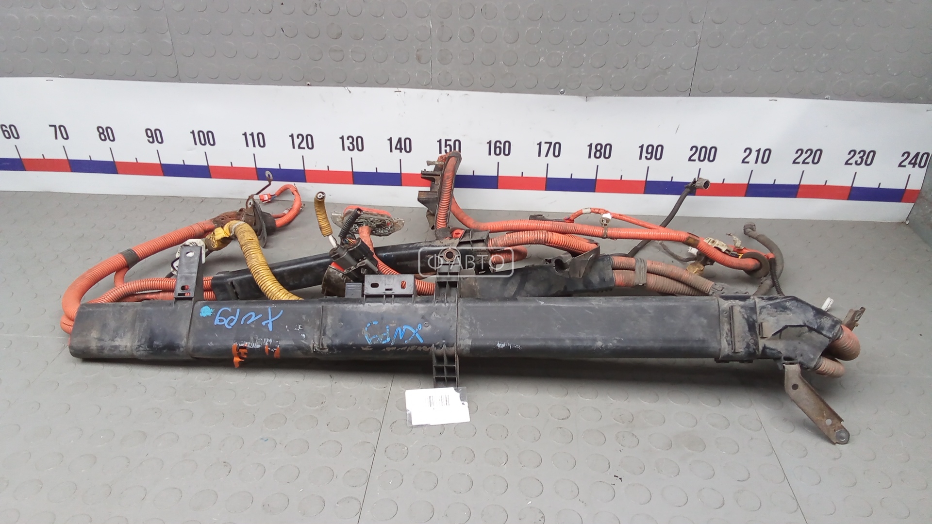 Клемма аккумулятора плюс