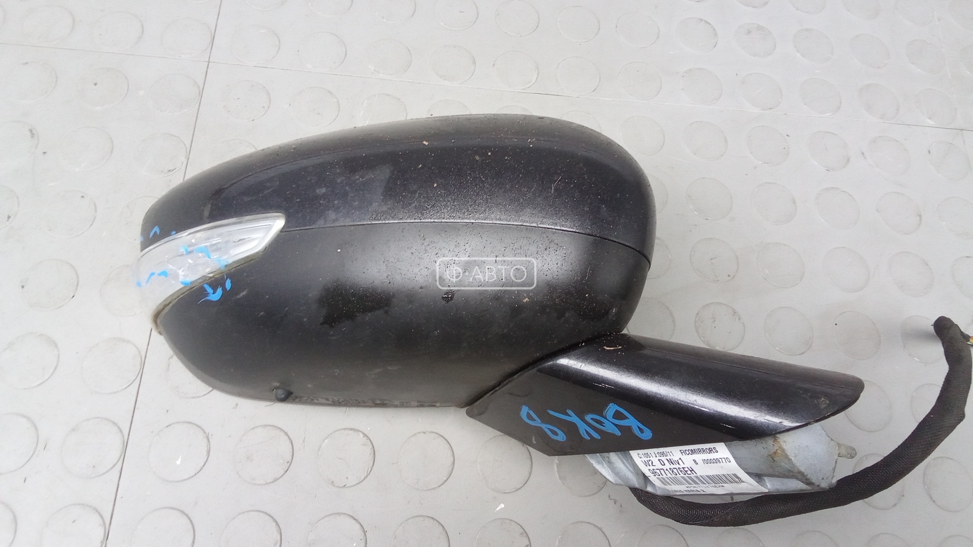 Зеркало наружное правое