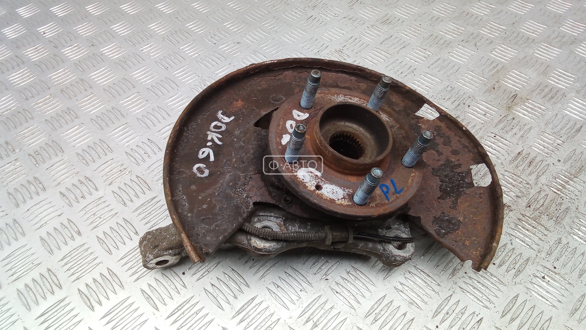 Ступица передняя левая