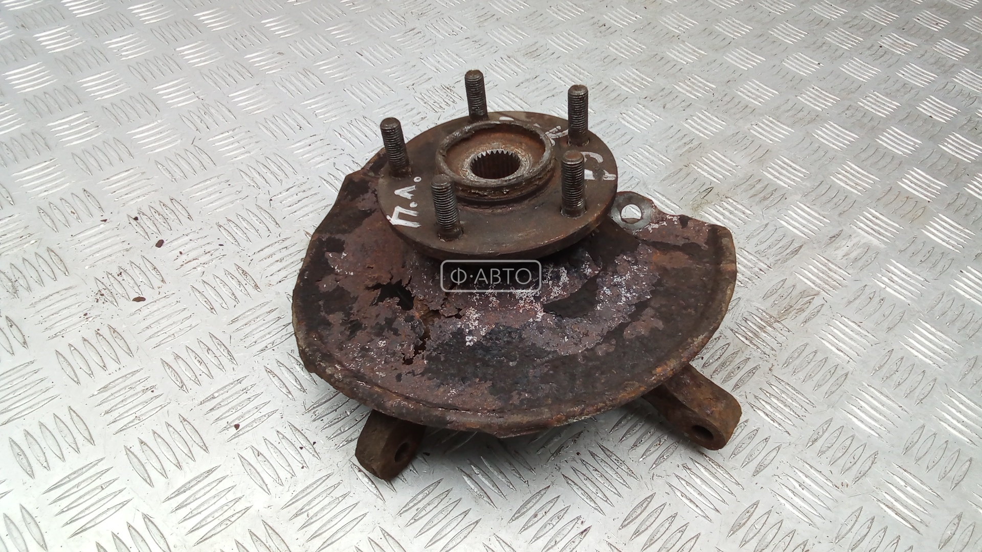 Ступица передняя левая