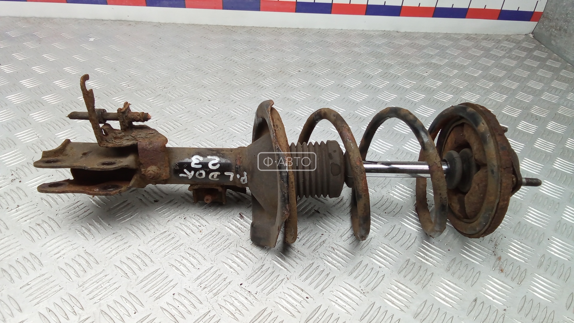 Стойка передняя левая