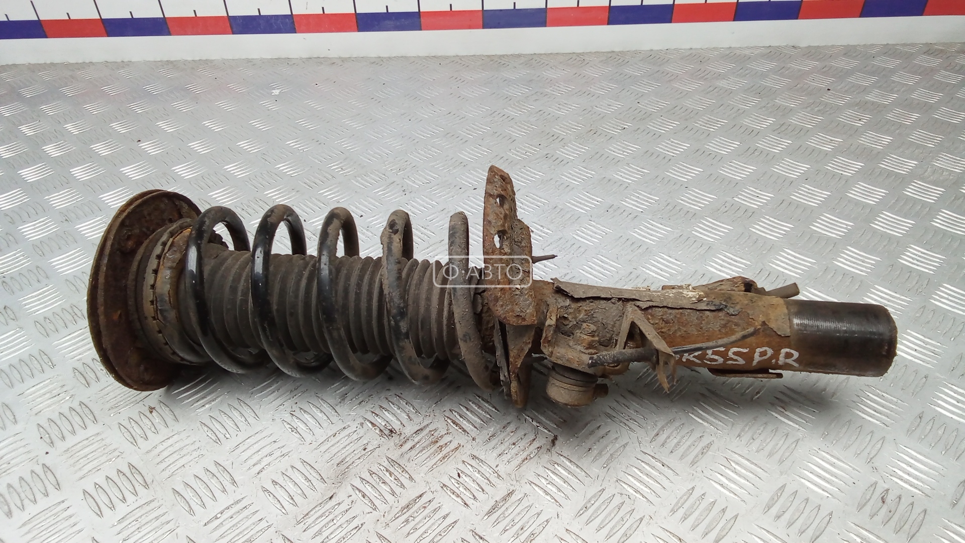 Стойка передняя правая