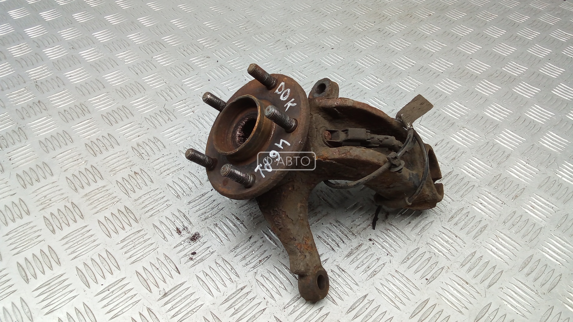 Ступица передняя левая