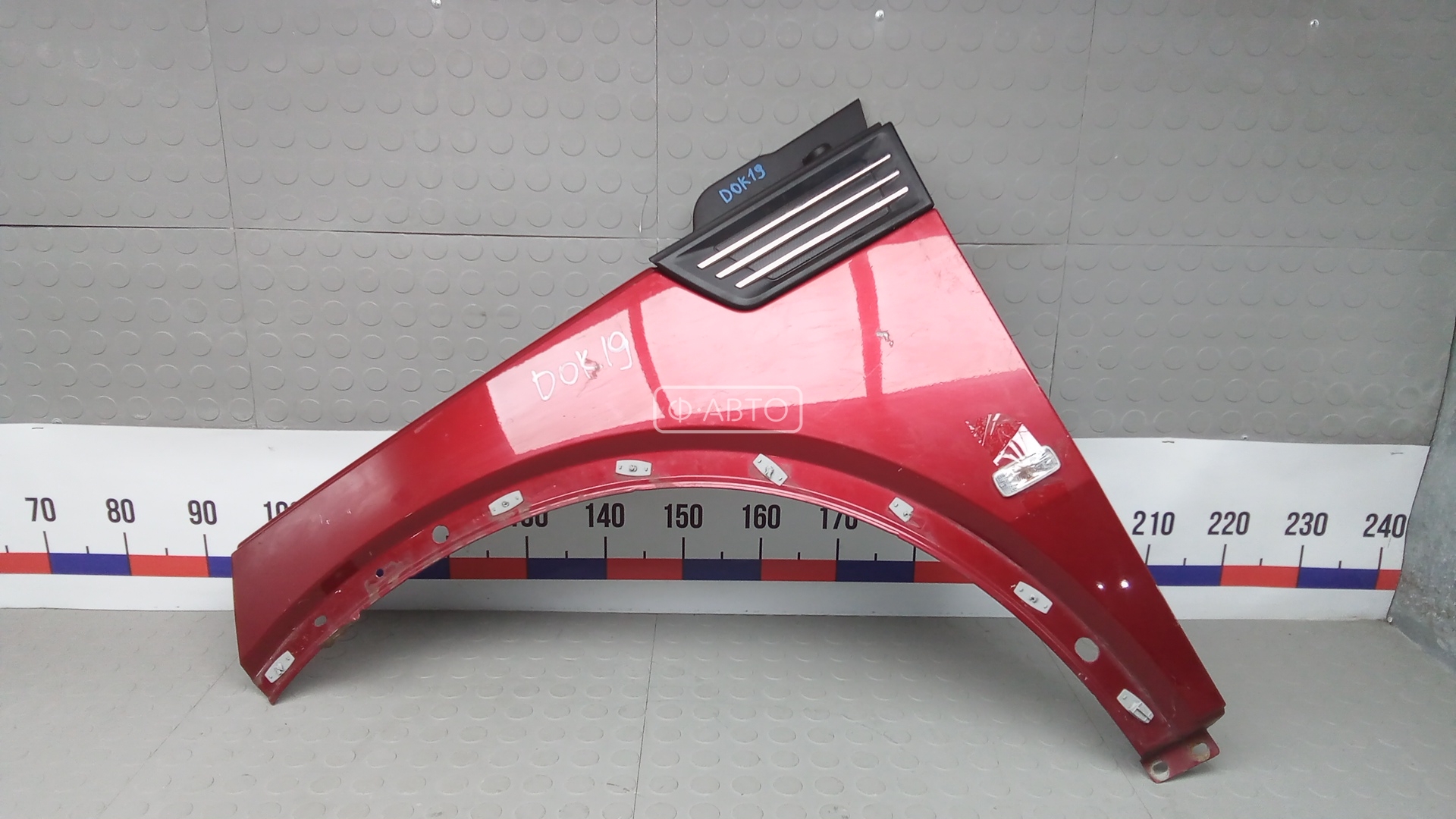 Крыло переднее левое