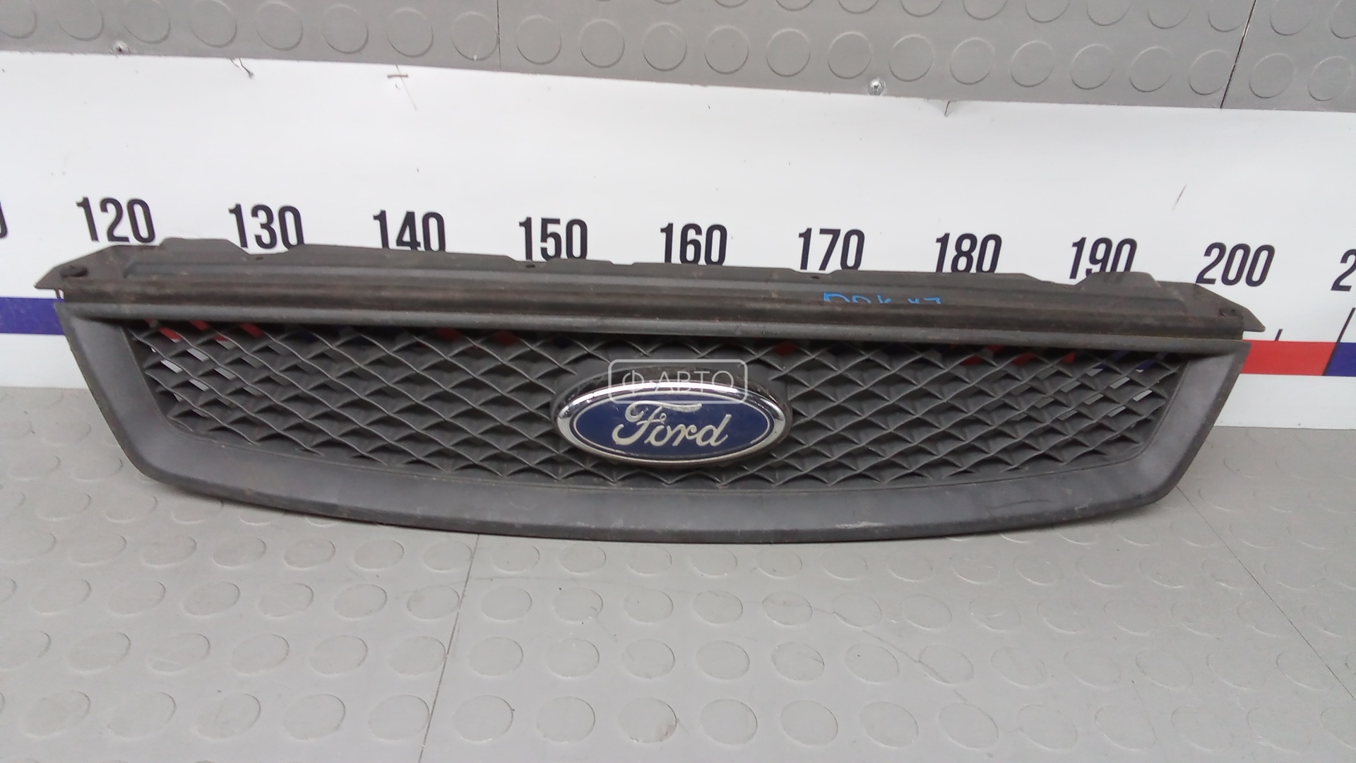 Решетка радиатора FORD FOCUS