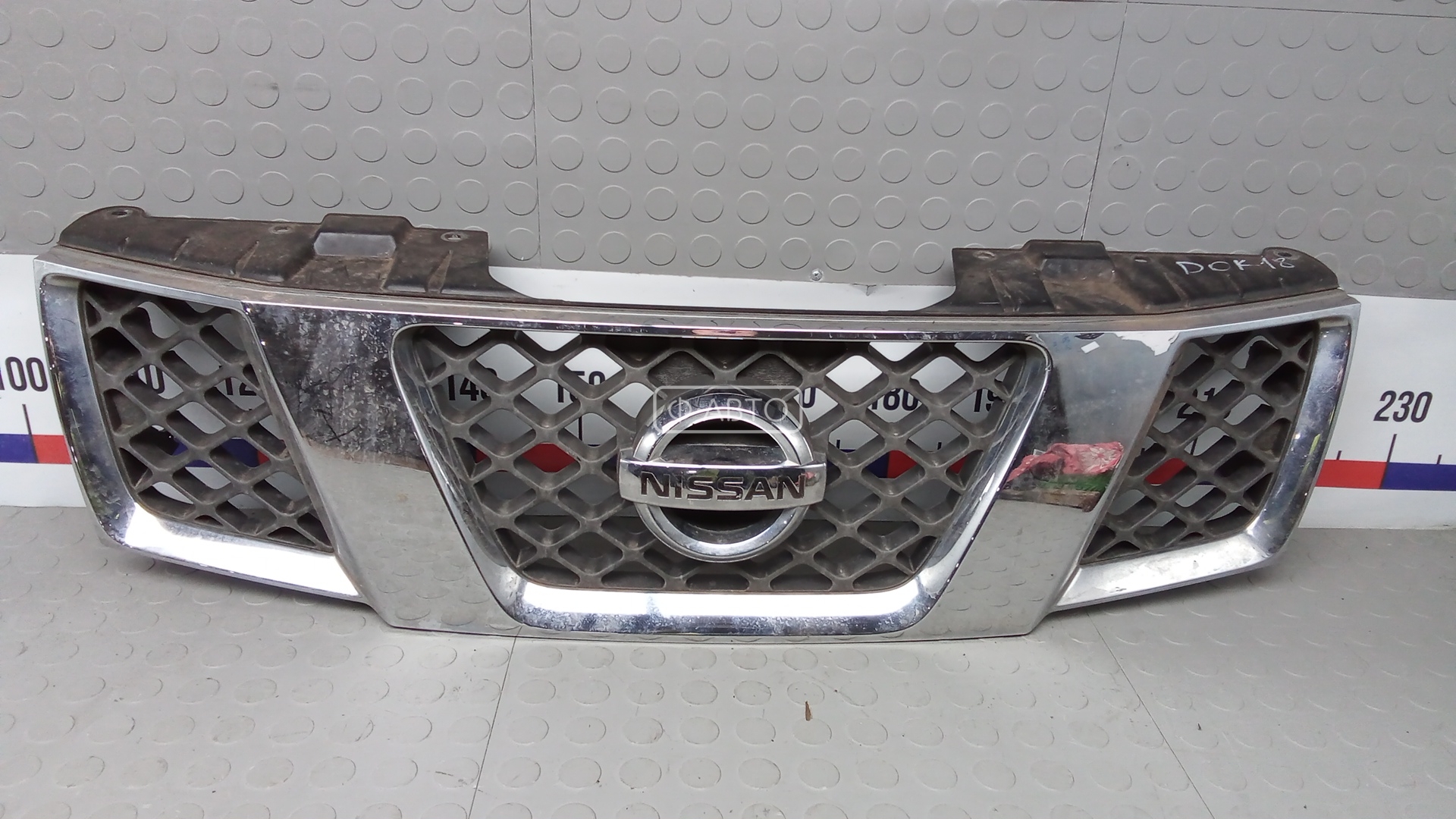 Решетка радиатора NISSAN PATHFINDER