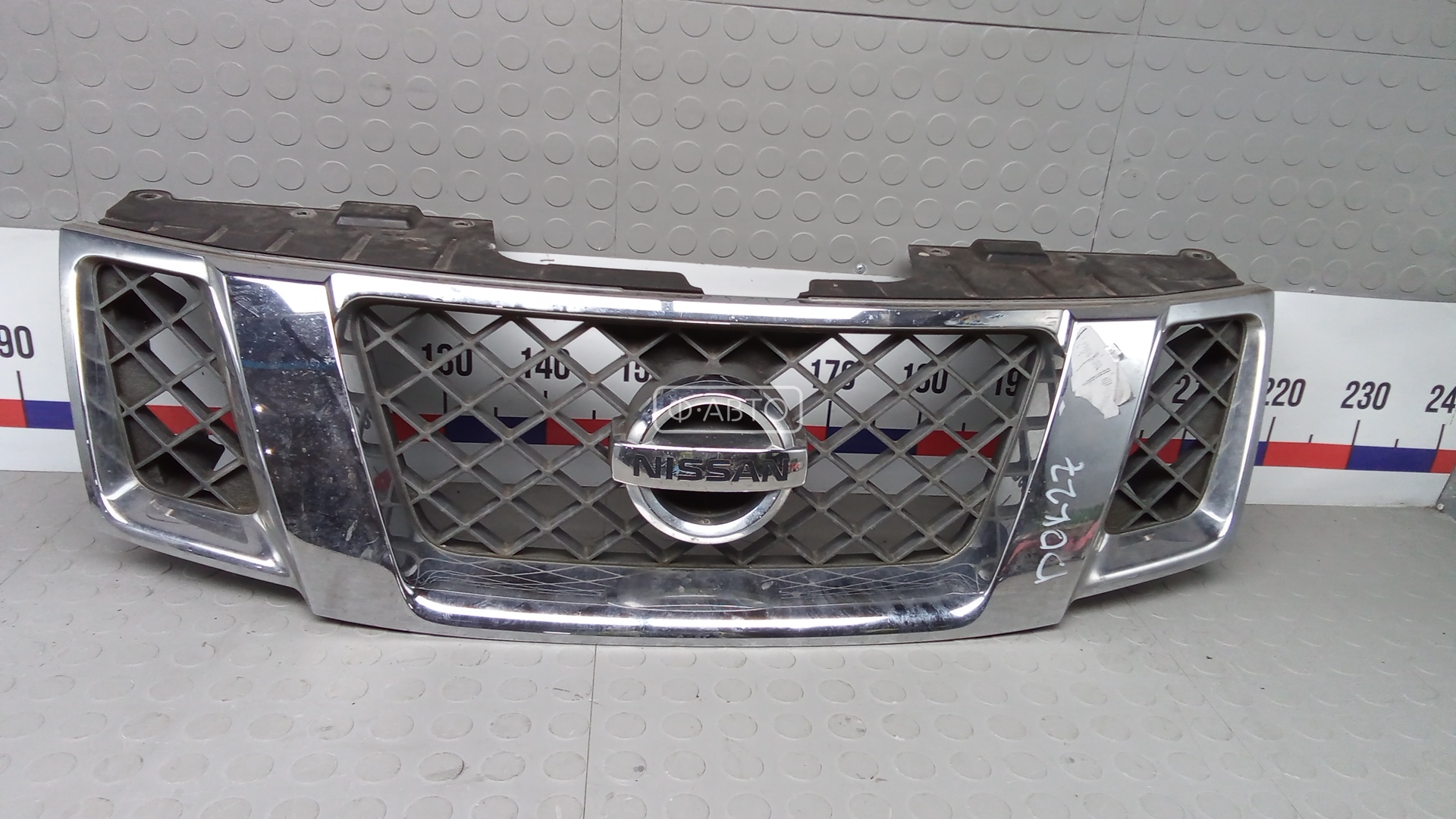 Решетка радиатора NISSAN NAVARA