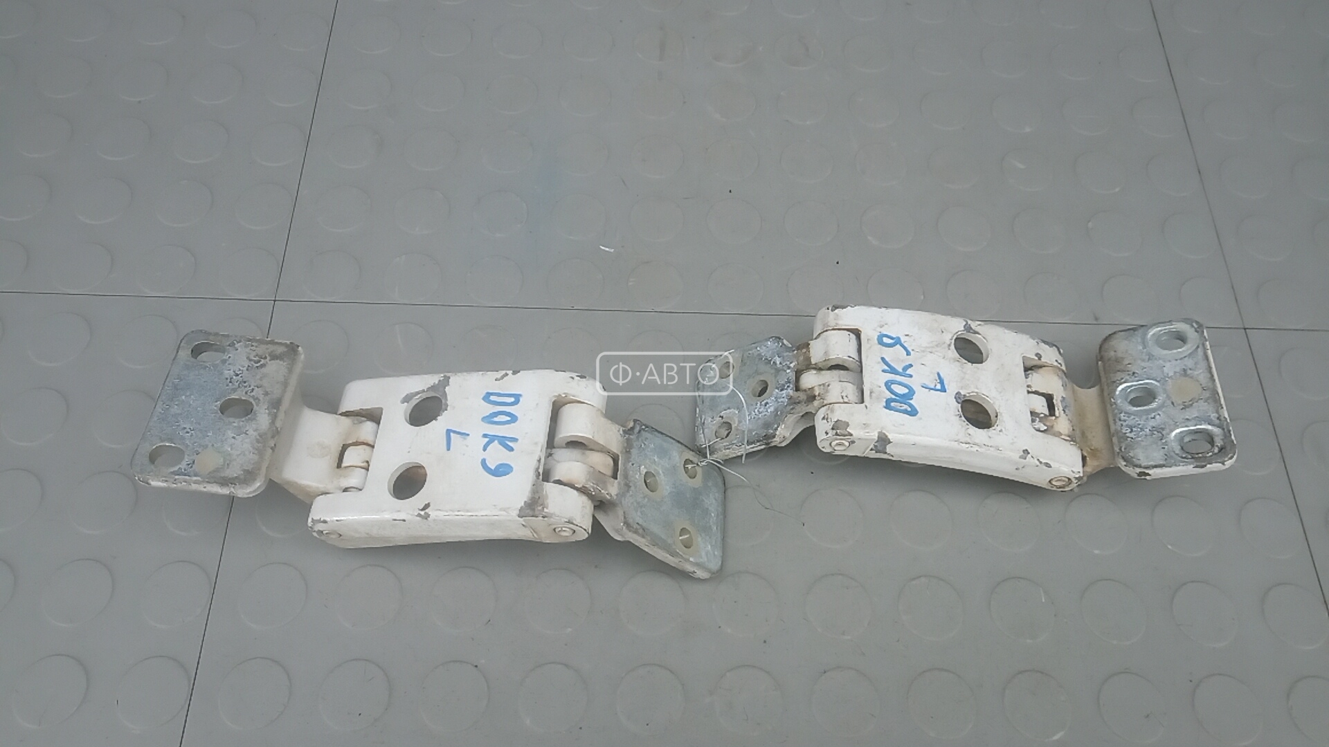 Петля двери распашной левой