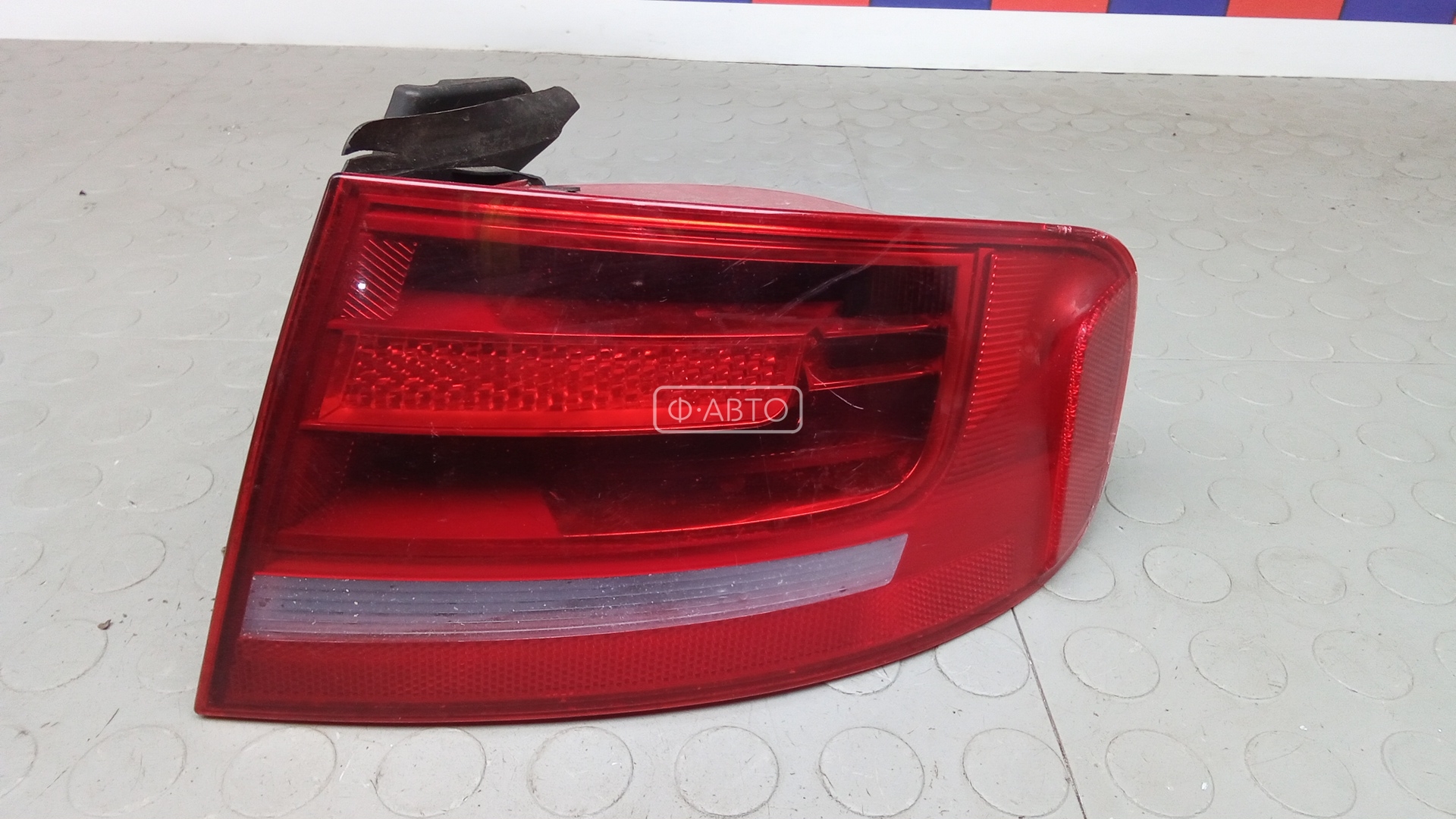 Фонарь задний правый AUDI A4