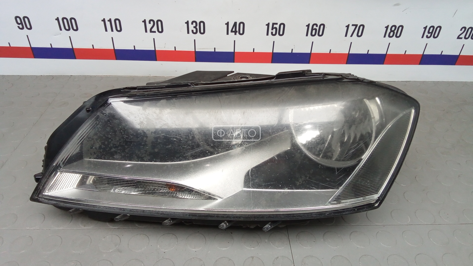 Фара левая