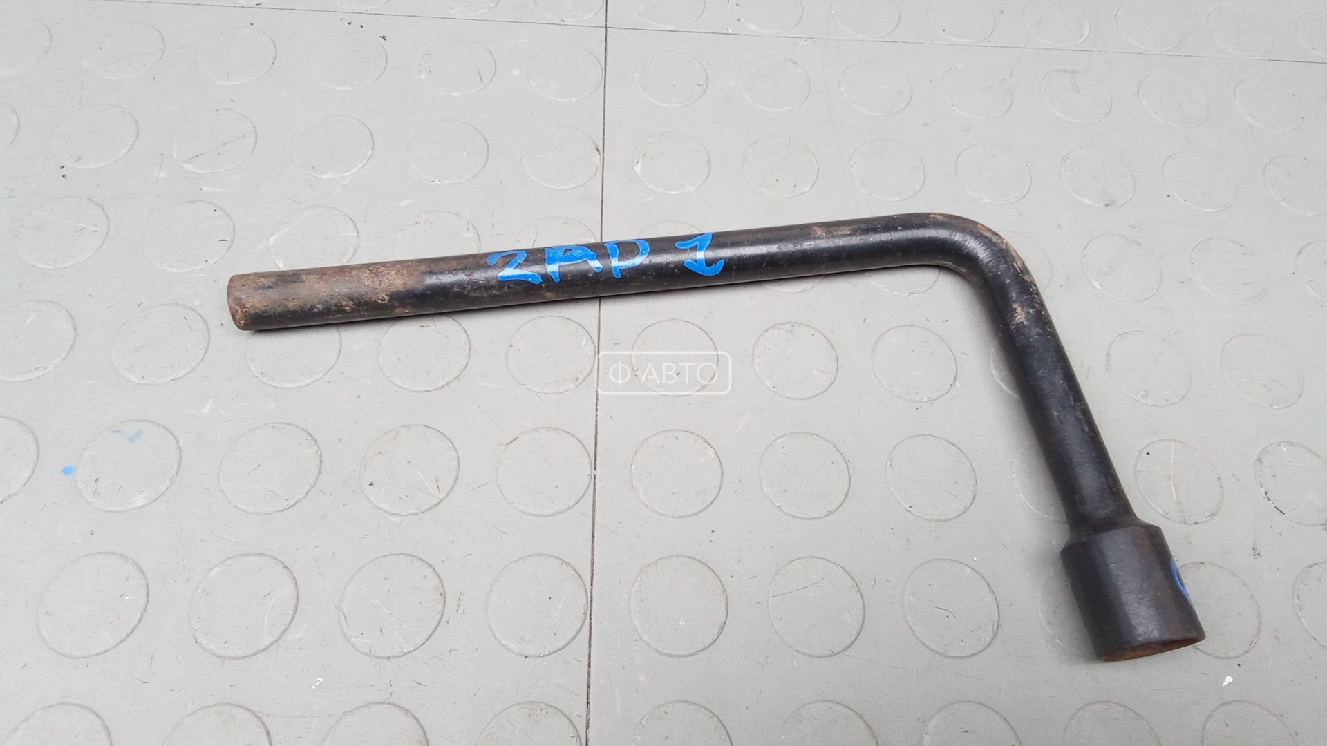 Ключ колесный