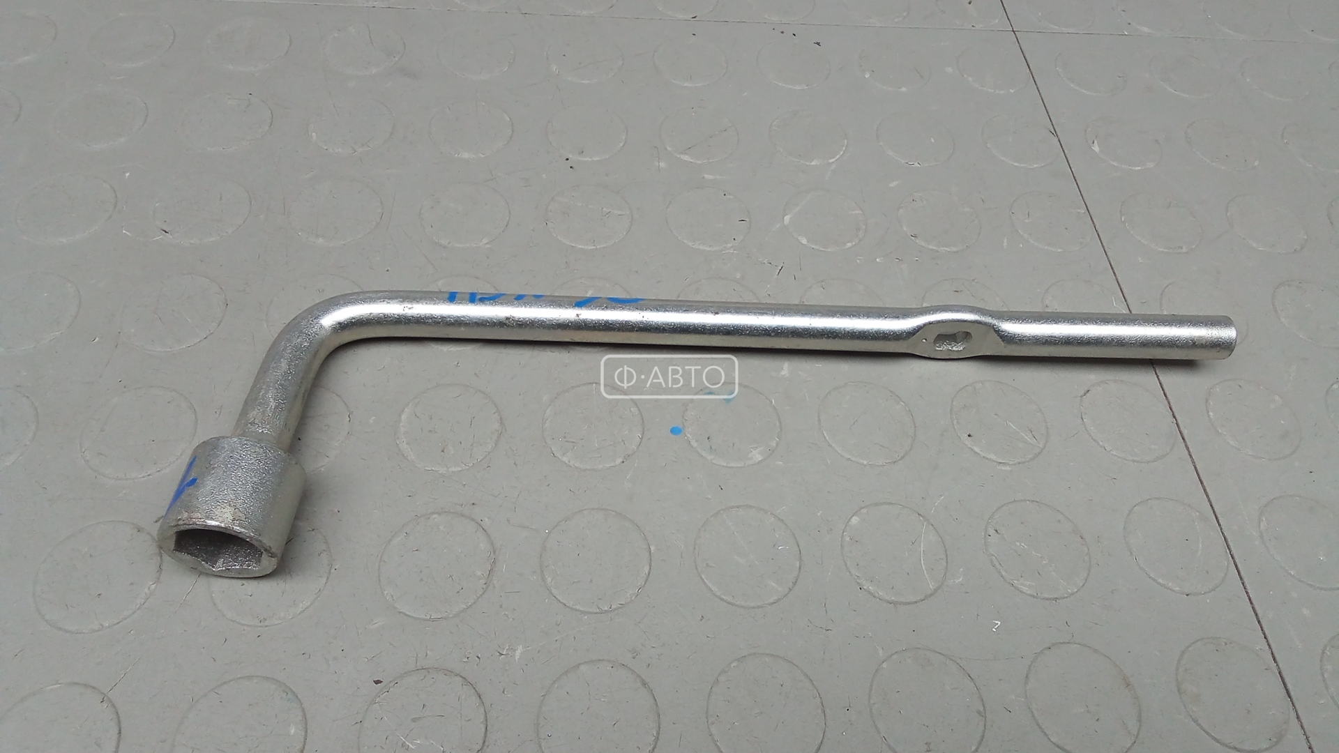 Ключ колесный