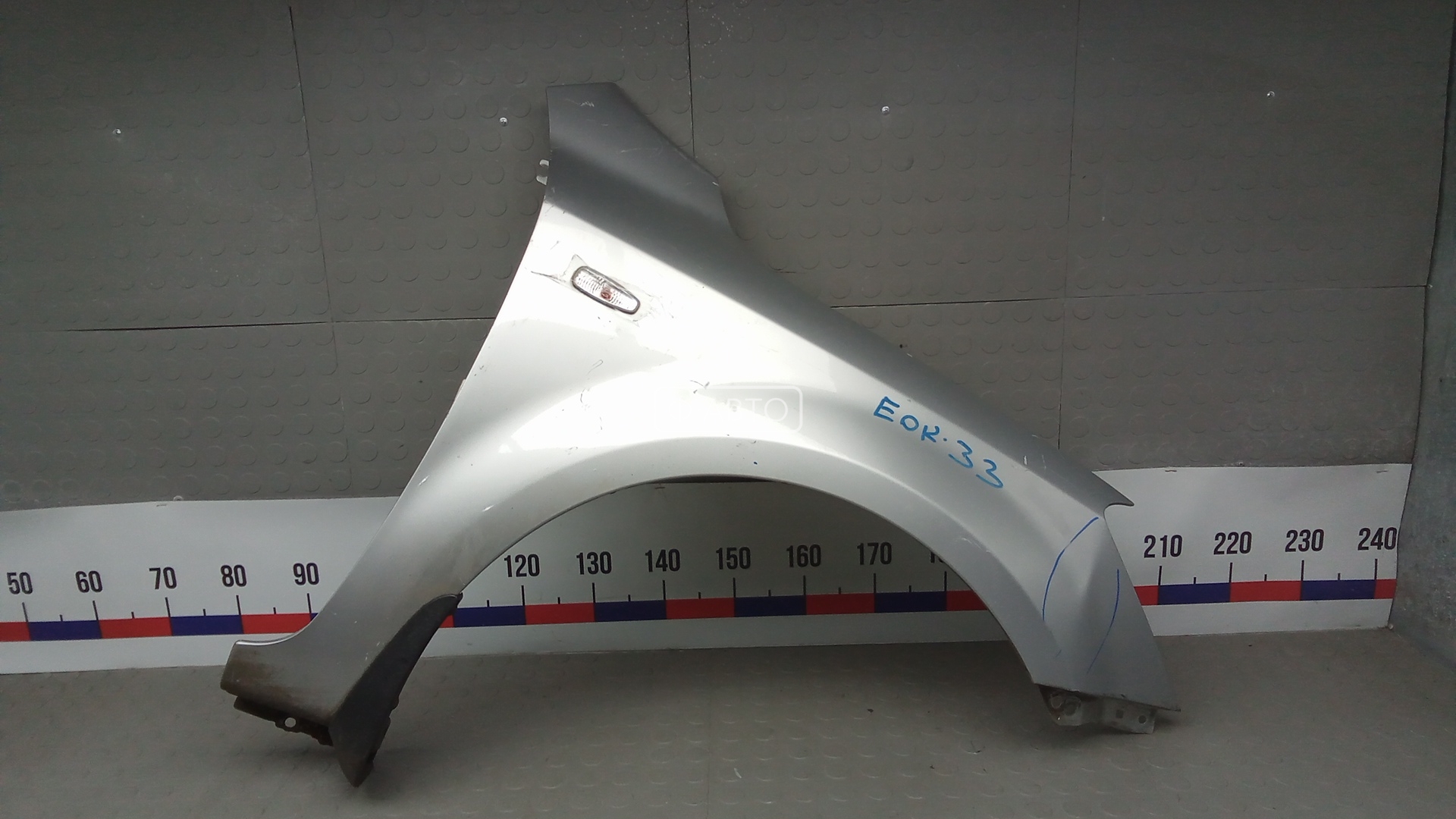 Крыло переднее правое