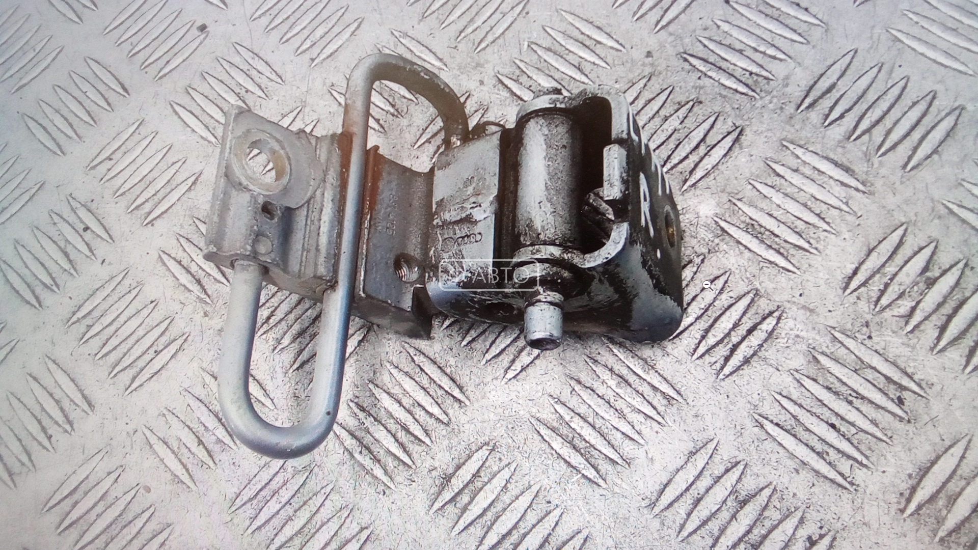 Петля передняя правая