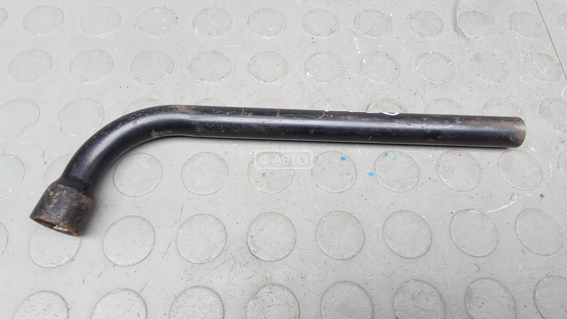 Ключ колесный