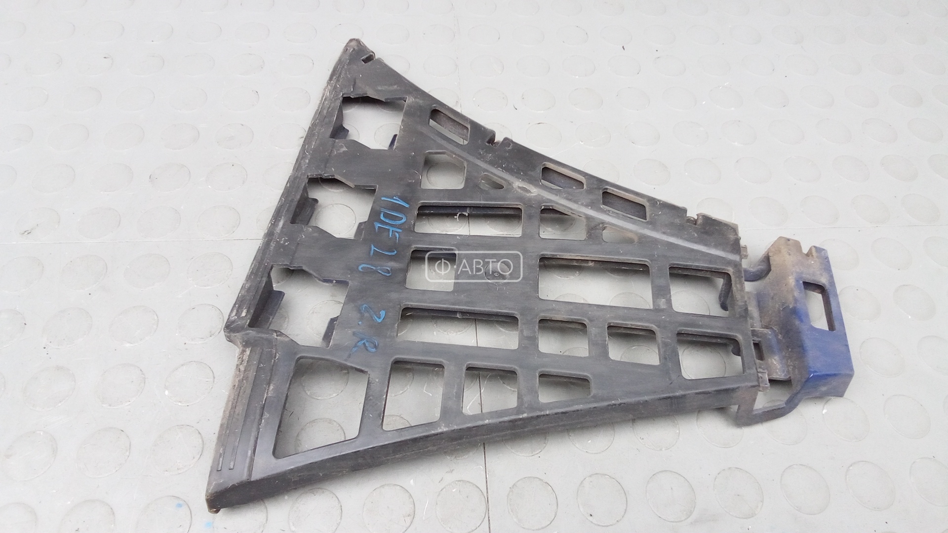 Крепление бампера заднее