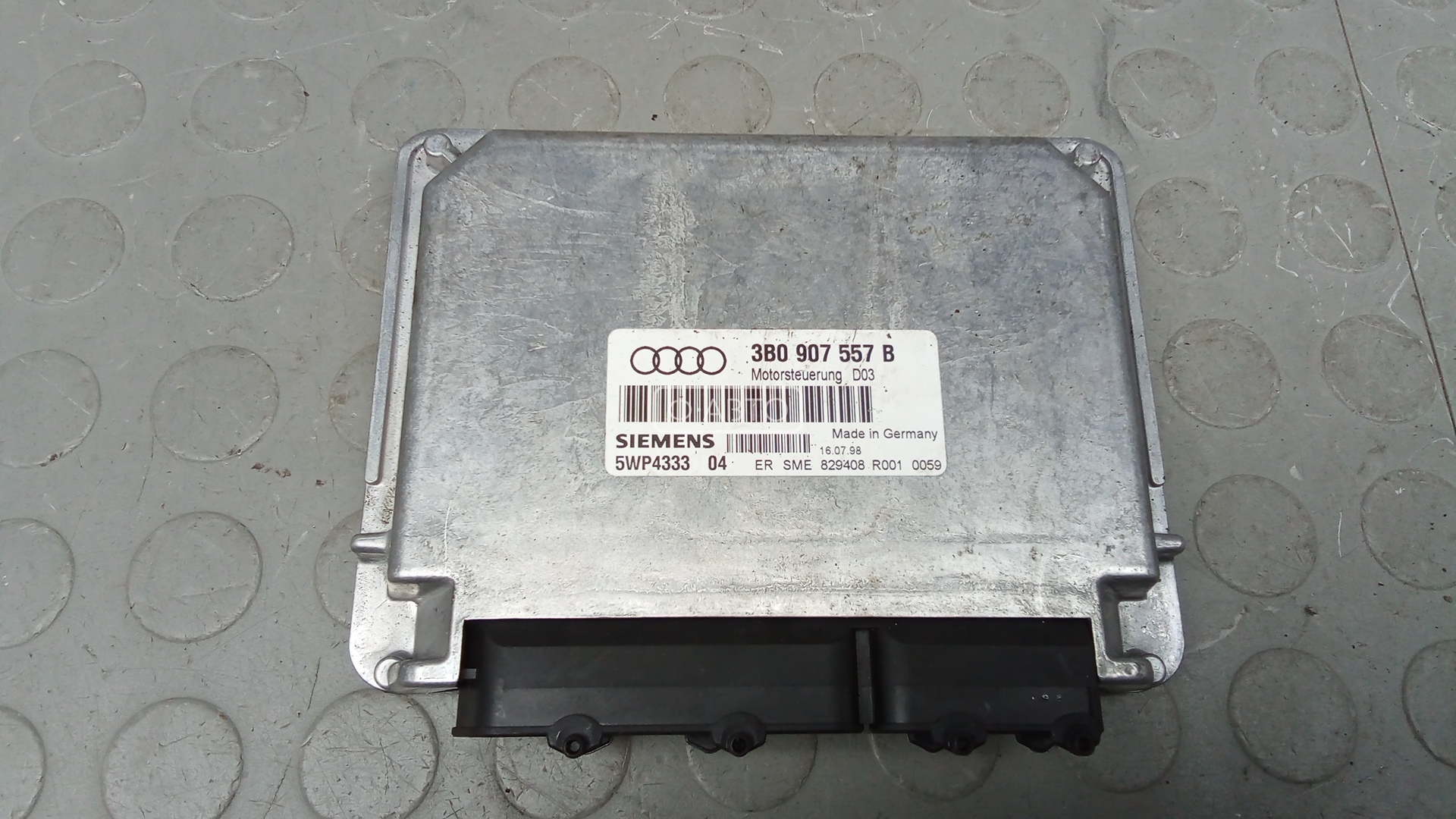 Блок управления двс AUDI A4