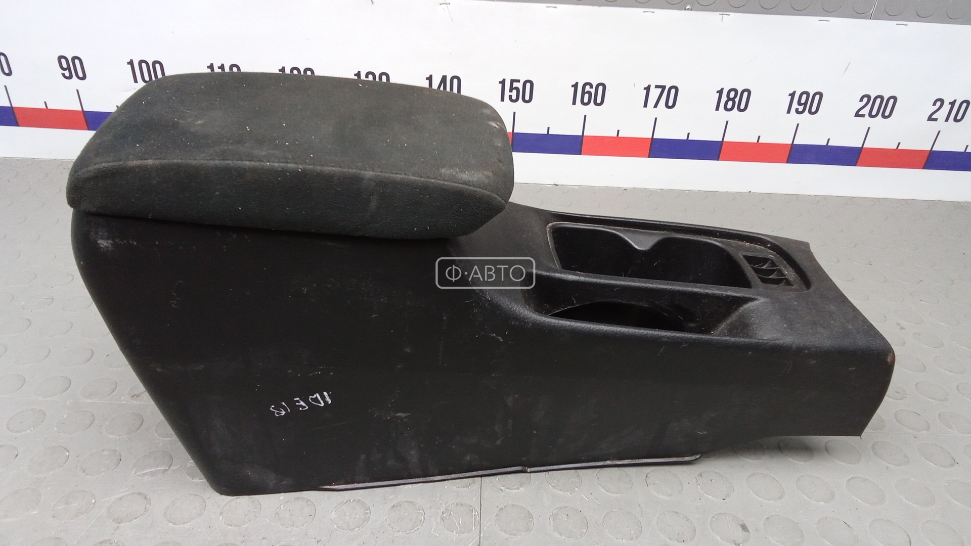 Подлокотник центральный