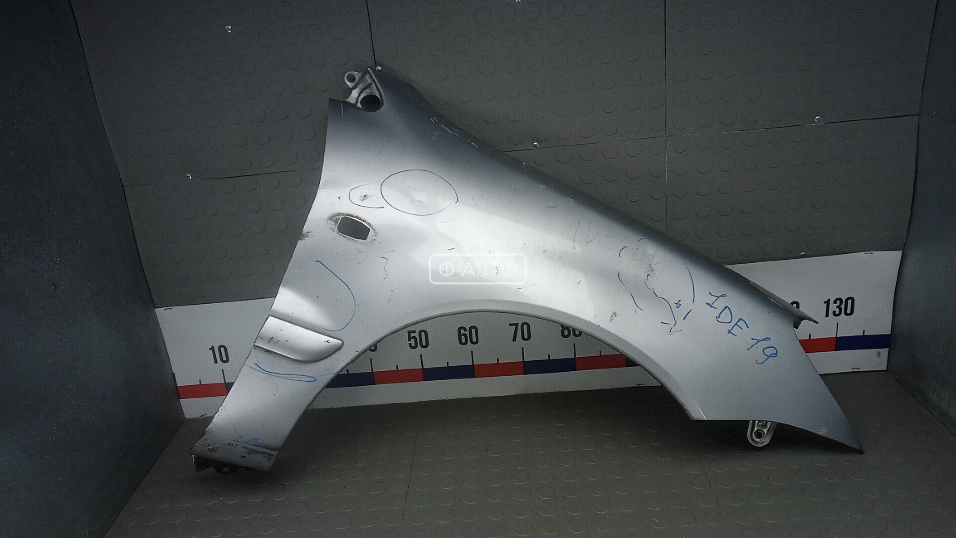 Крыло переднее правое