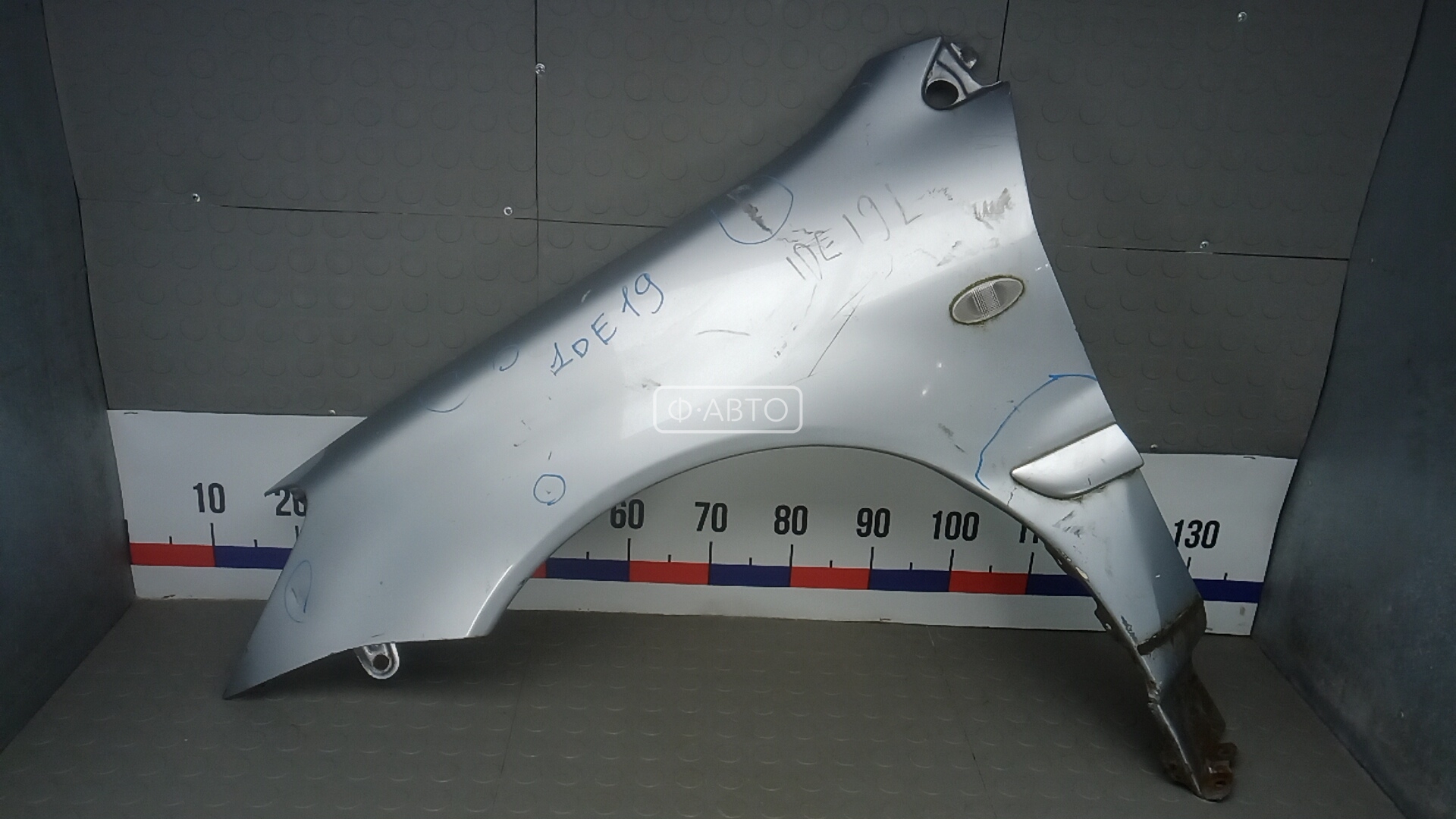 Крыло переднее левое