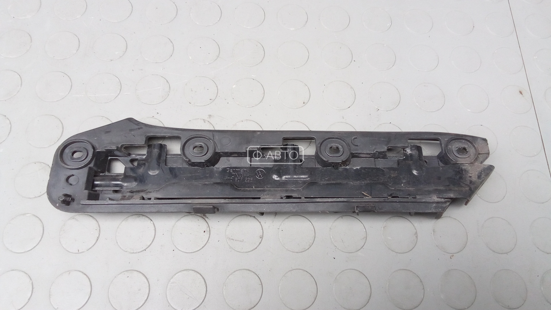 Крепление бампера переднее