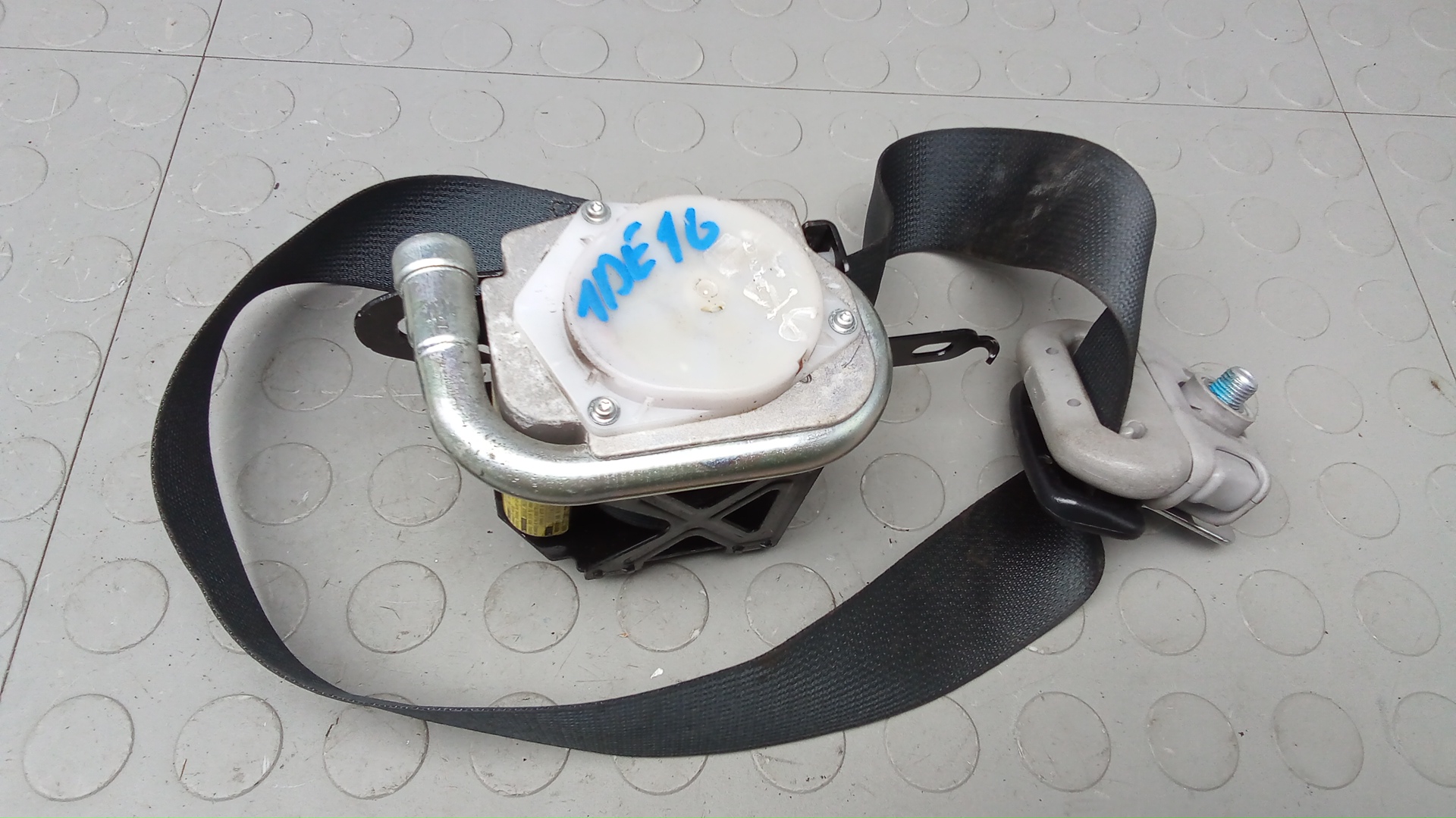 Ремень безопасности с пиропатроном сиденья переднего MITSUBISHI LANCER 9