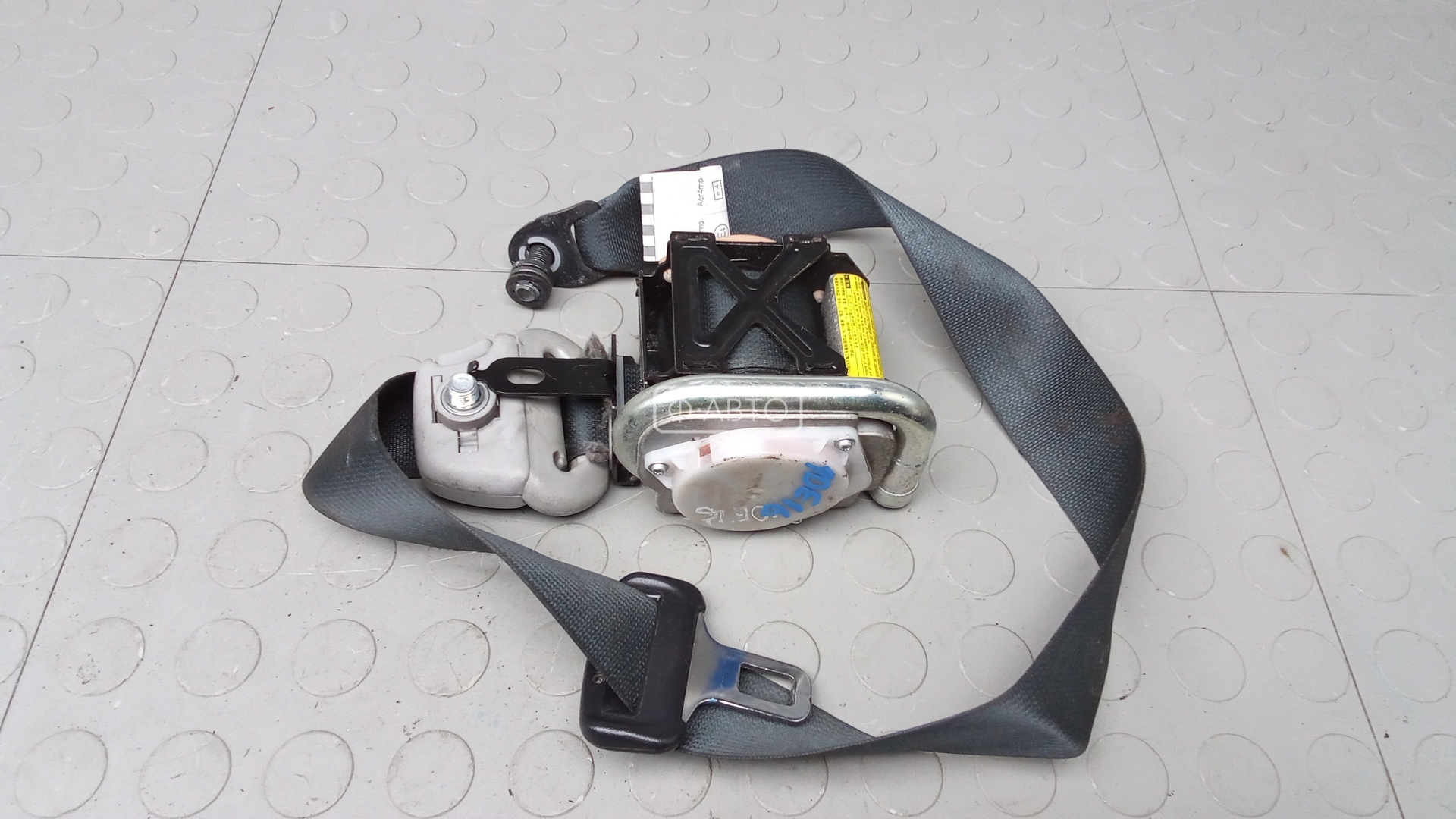 Ремень безопасности с пиропатроном сиденья переднего